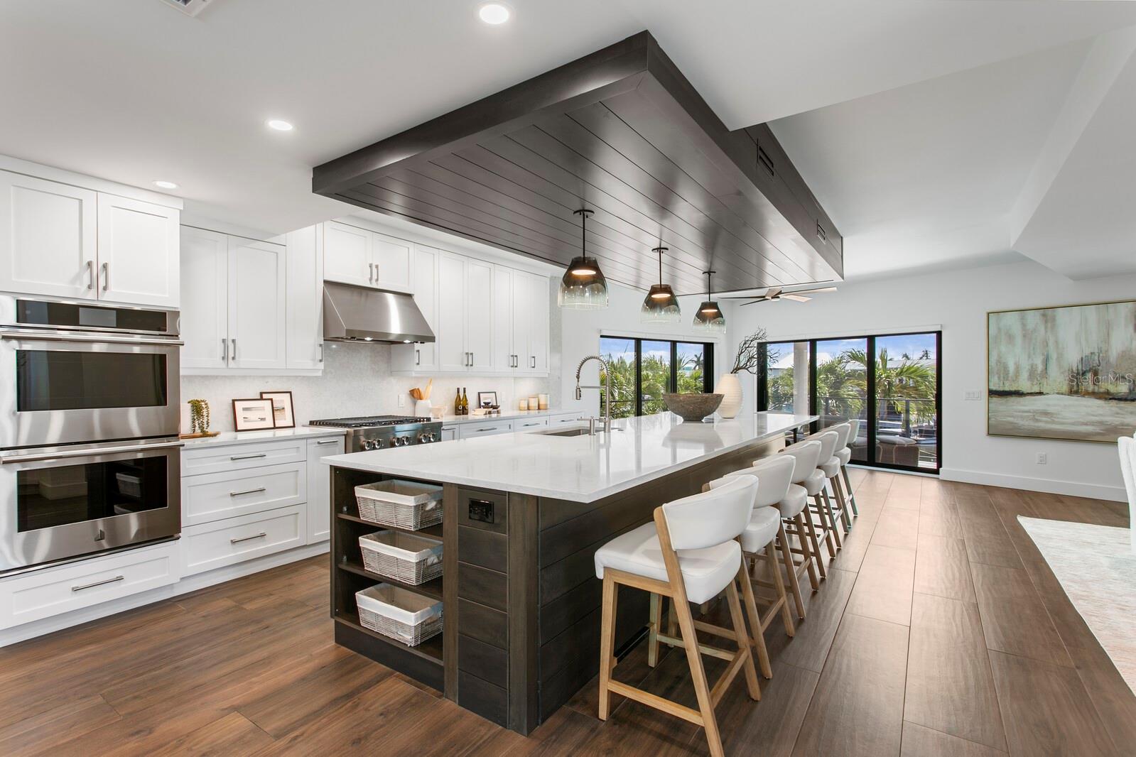 201 N HARBOR DR