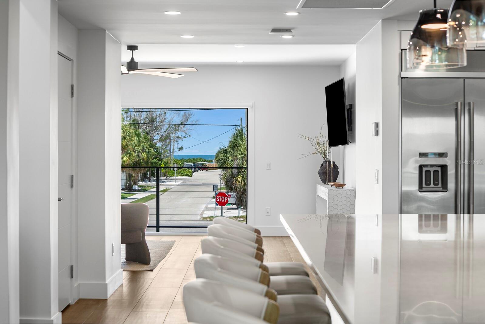 201 N HARBOR DR