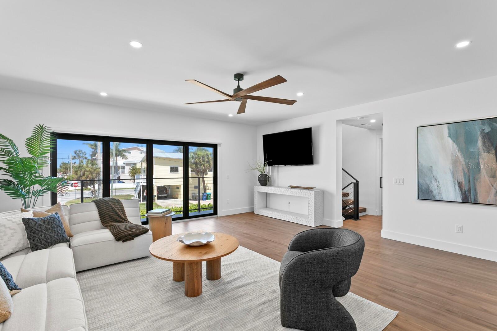 201 N HARBOR DR