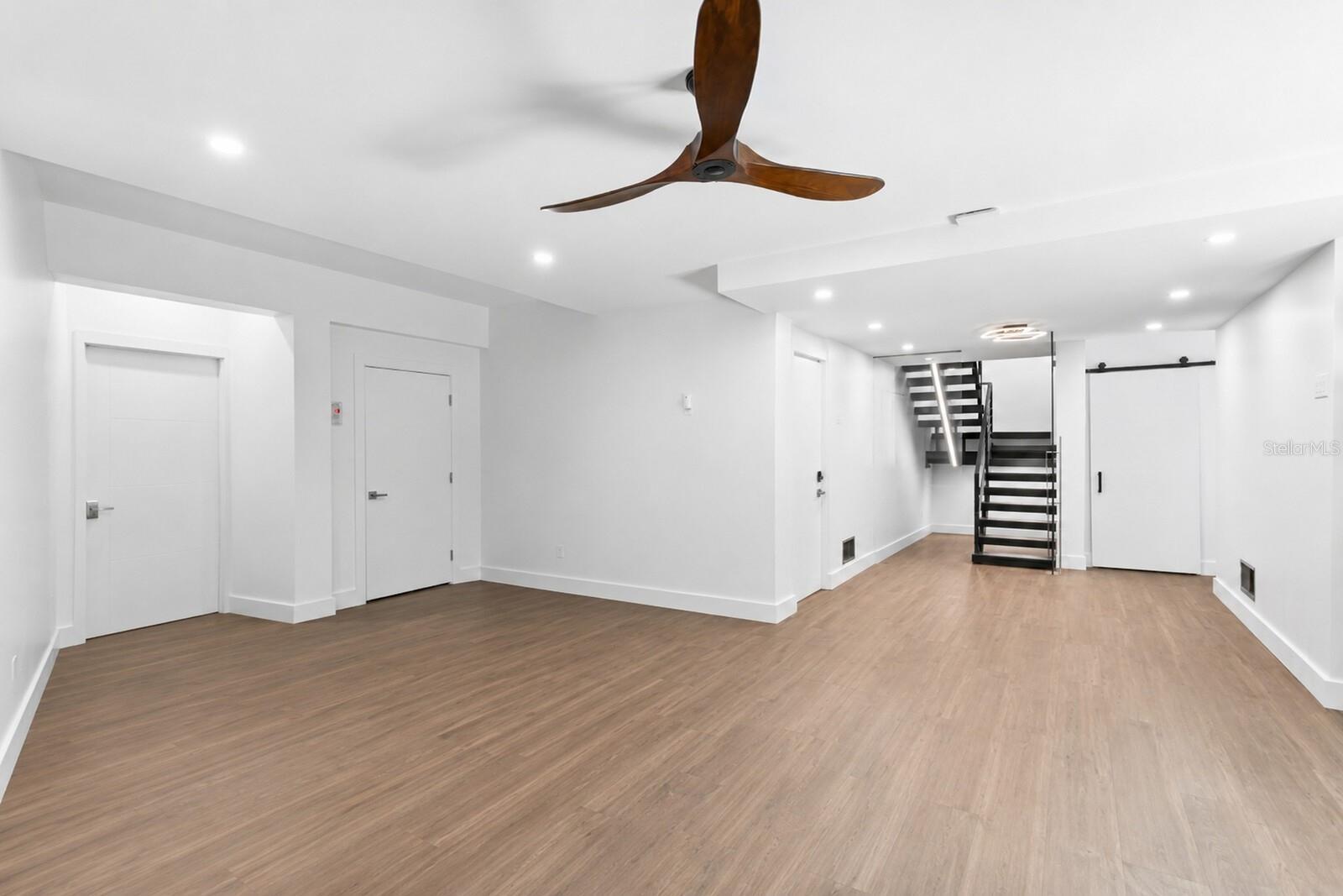 201 N HARBOR DR
