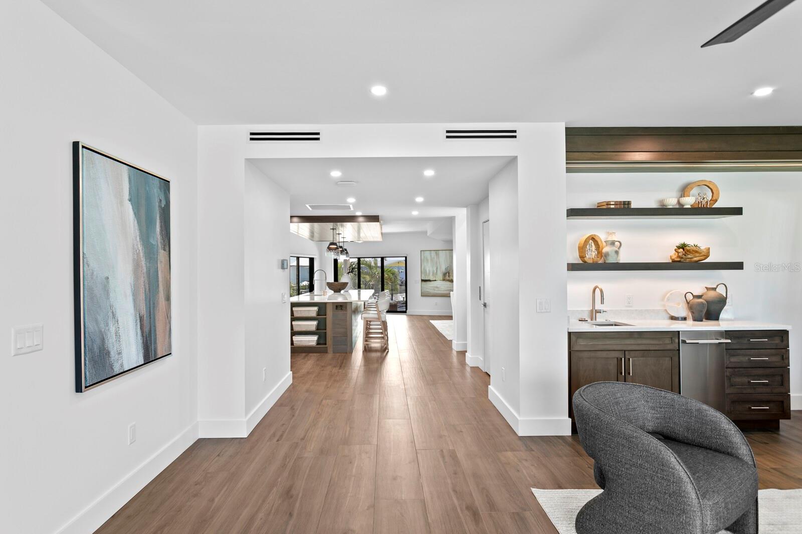 201 N HARBOR DR