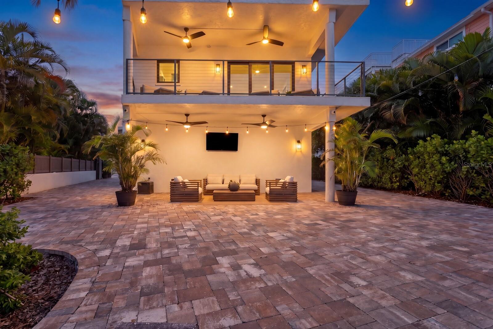 201 N HARBOR DR