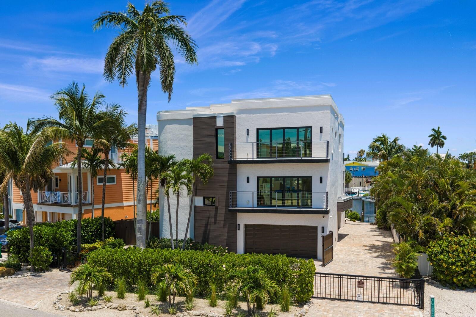 201 N HARBOR DR