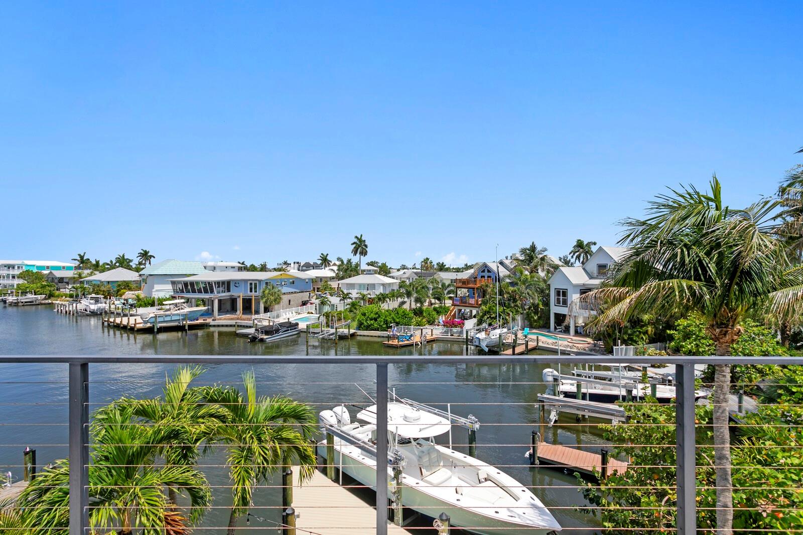 201 N HARBOR DR