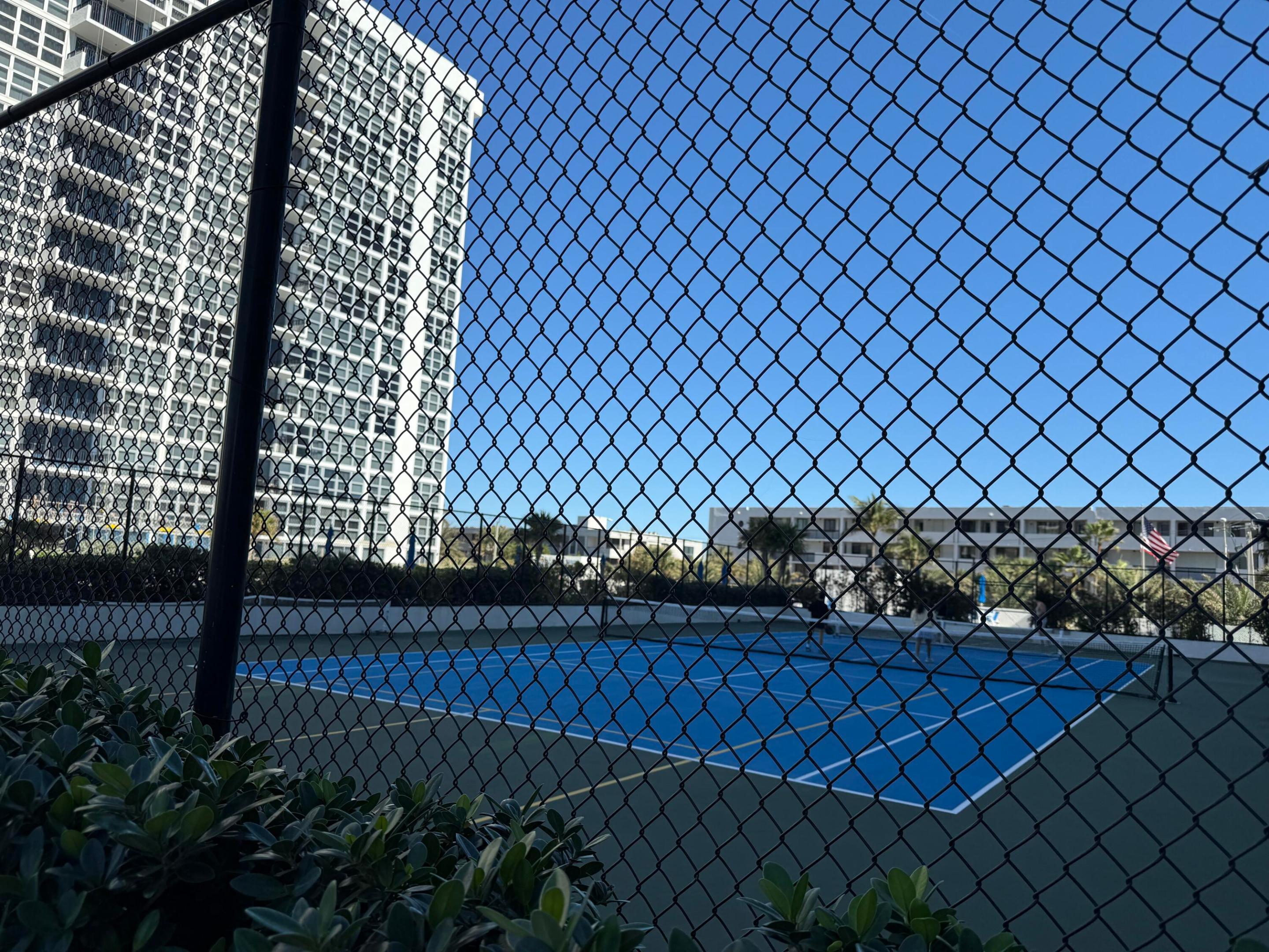 525 N Ocean Boulevard 1015