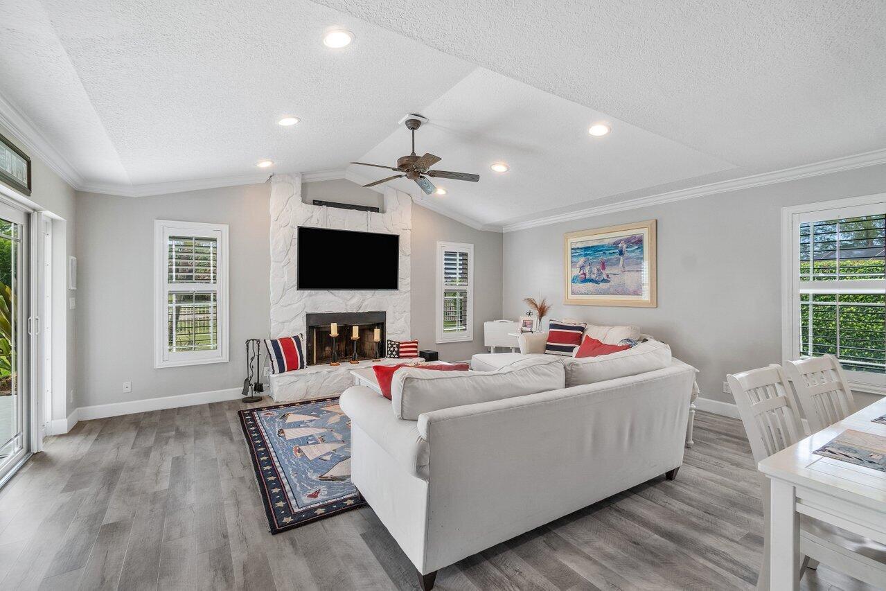 4299 Fox Trace