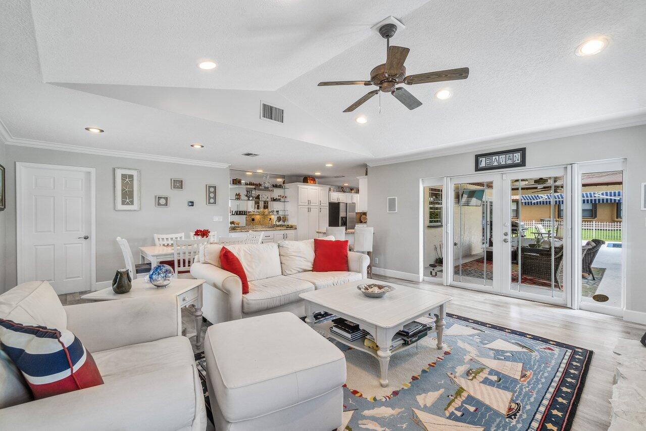 4299 Fox Trace