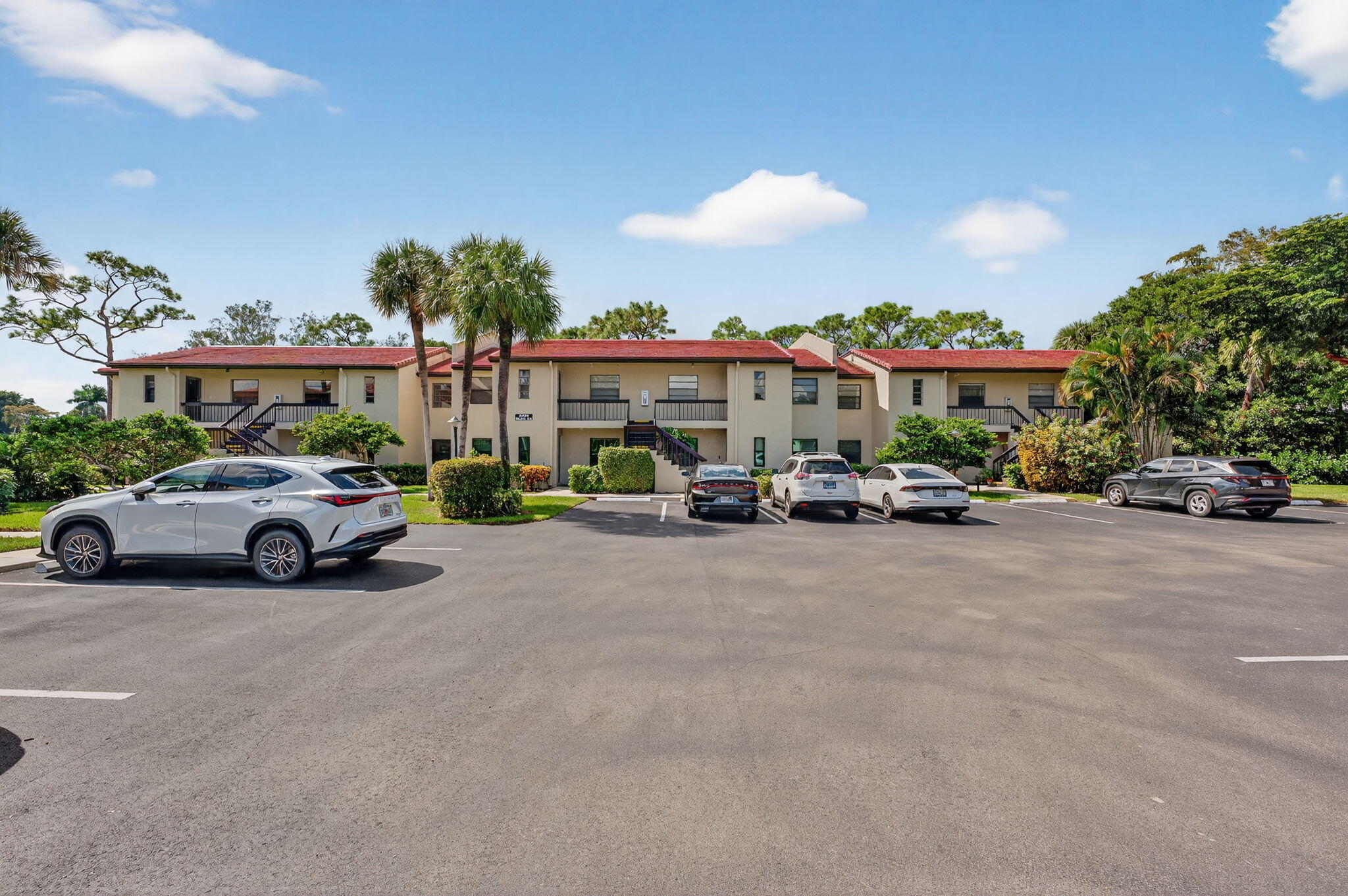 8450 Casa Del Lago J