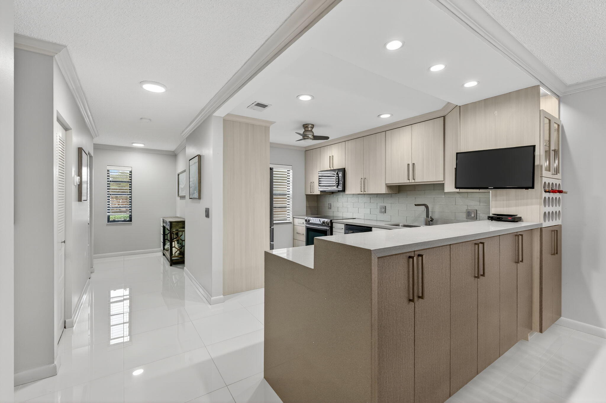 8450 Casa Del Lago J