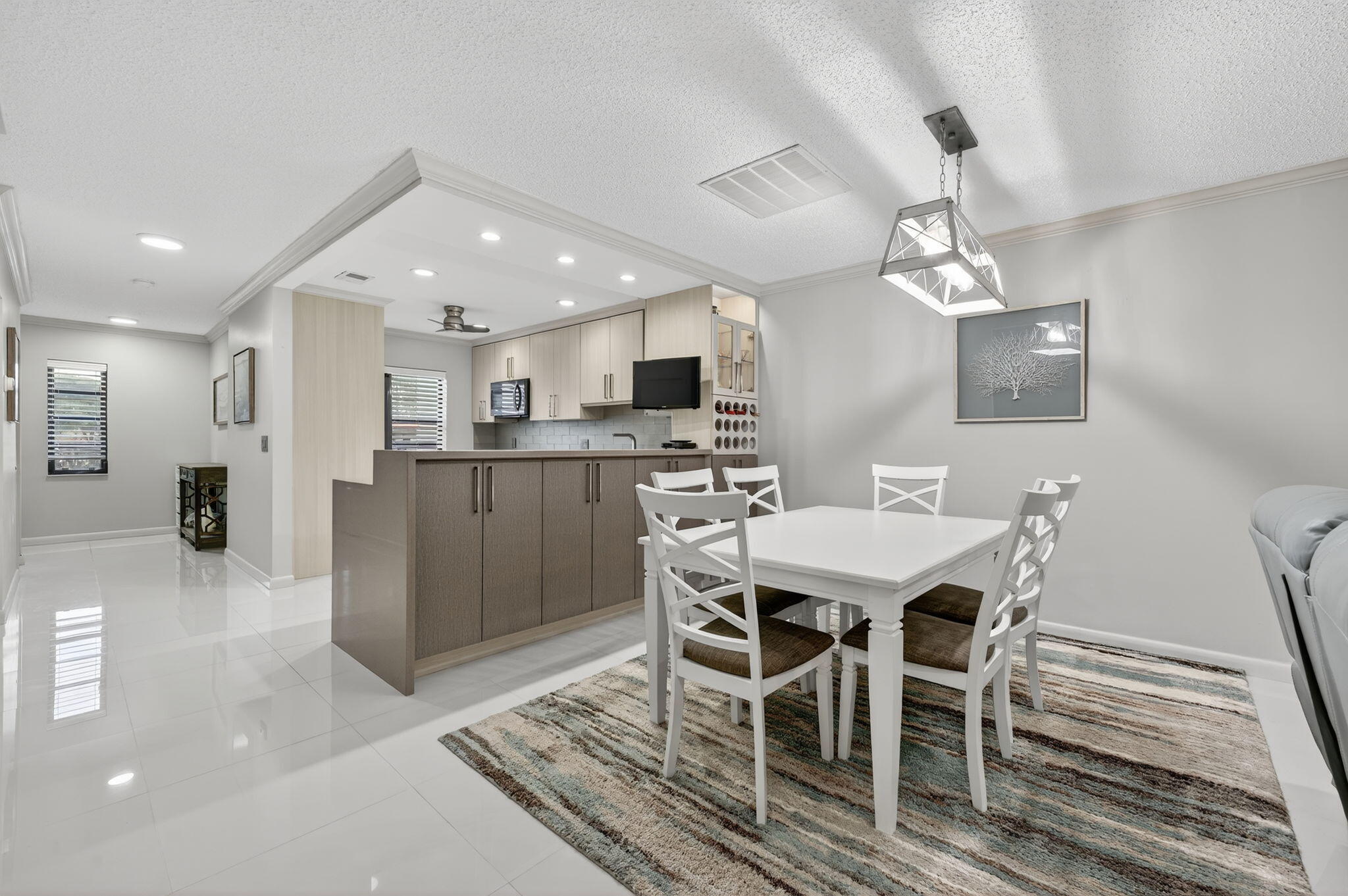 8450 Casa Del Lago J