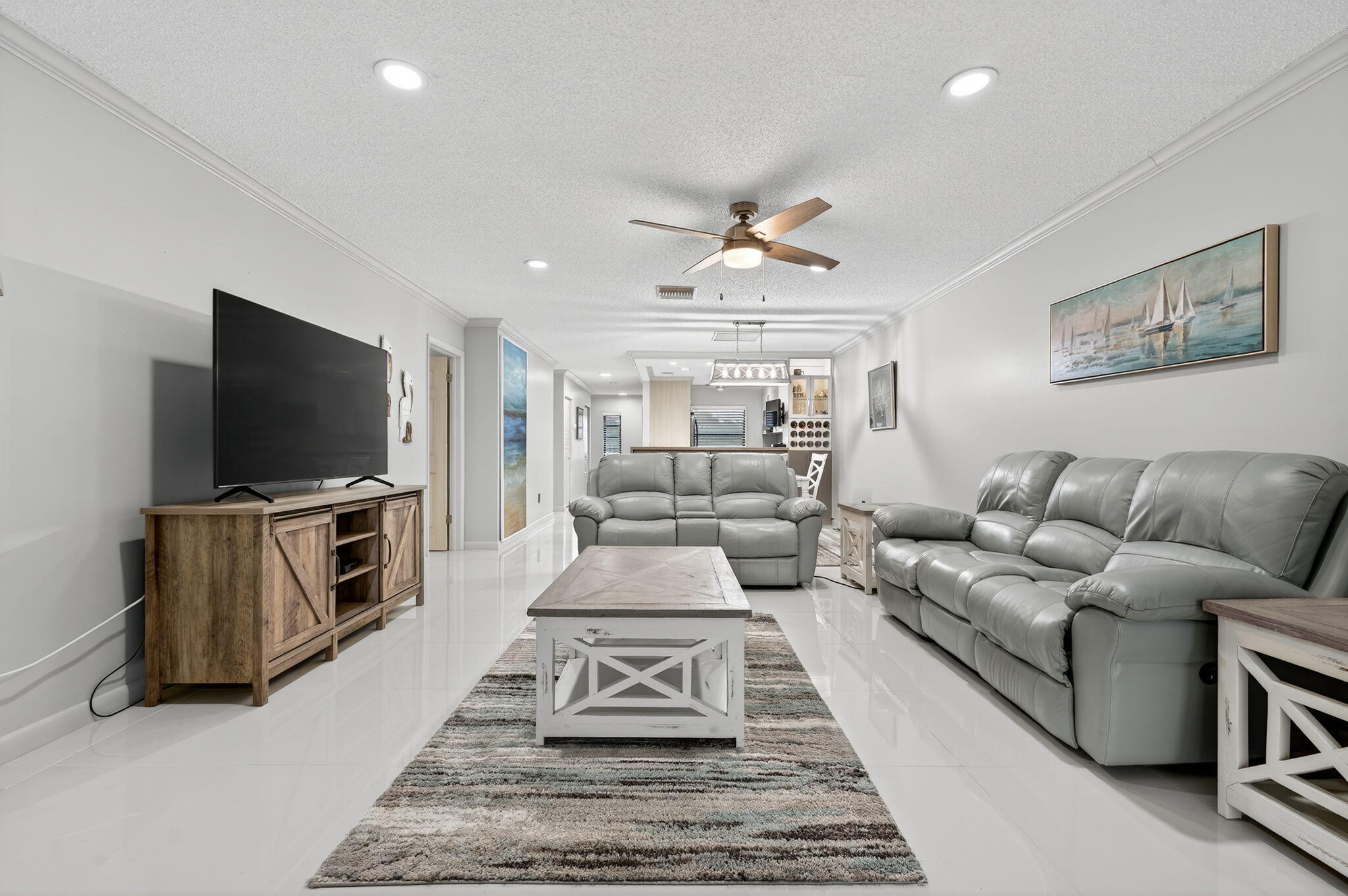 8450 Casa Del Lago J