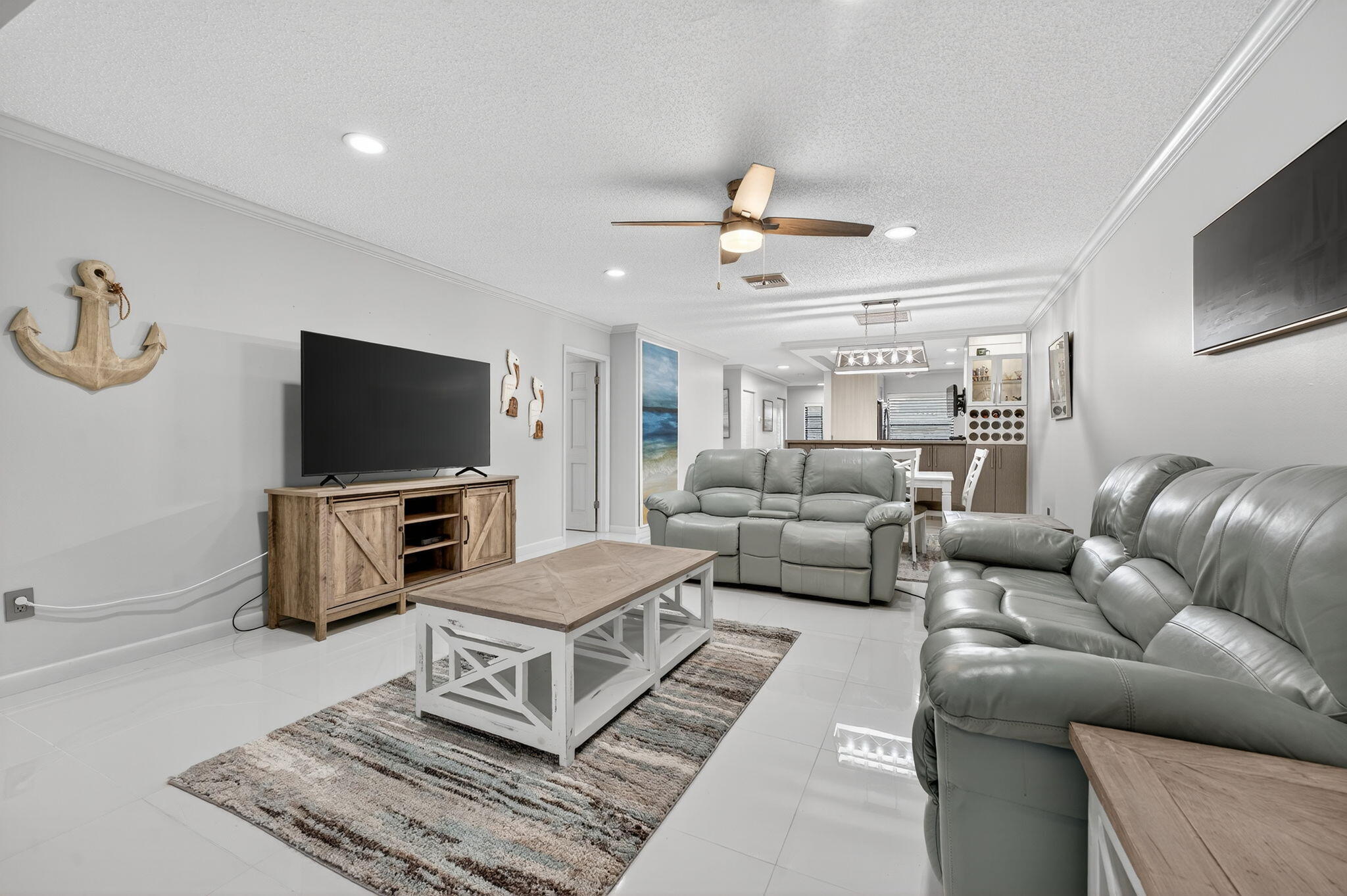 8450 Casa Del Lago J