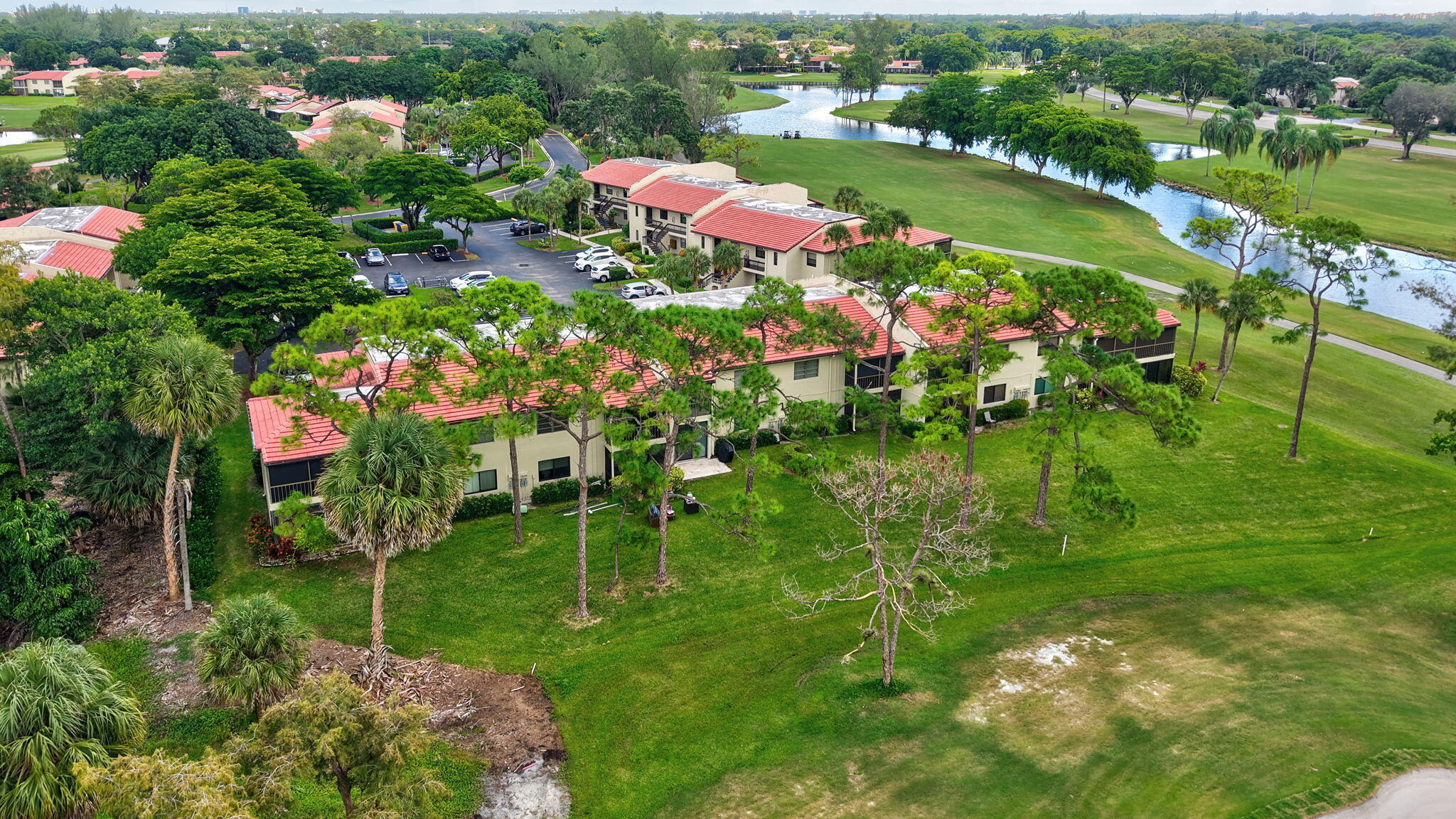 8450 Casa Del Lago J