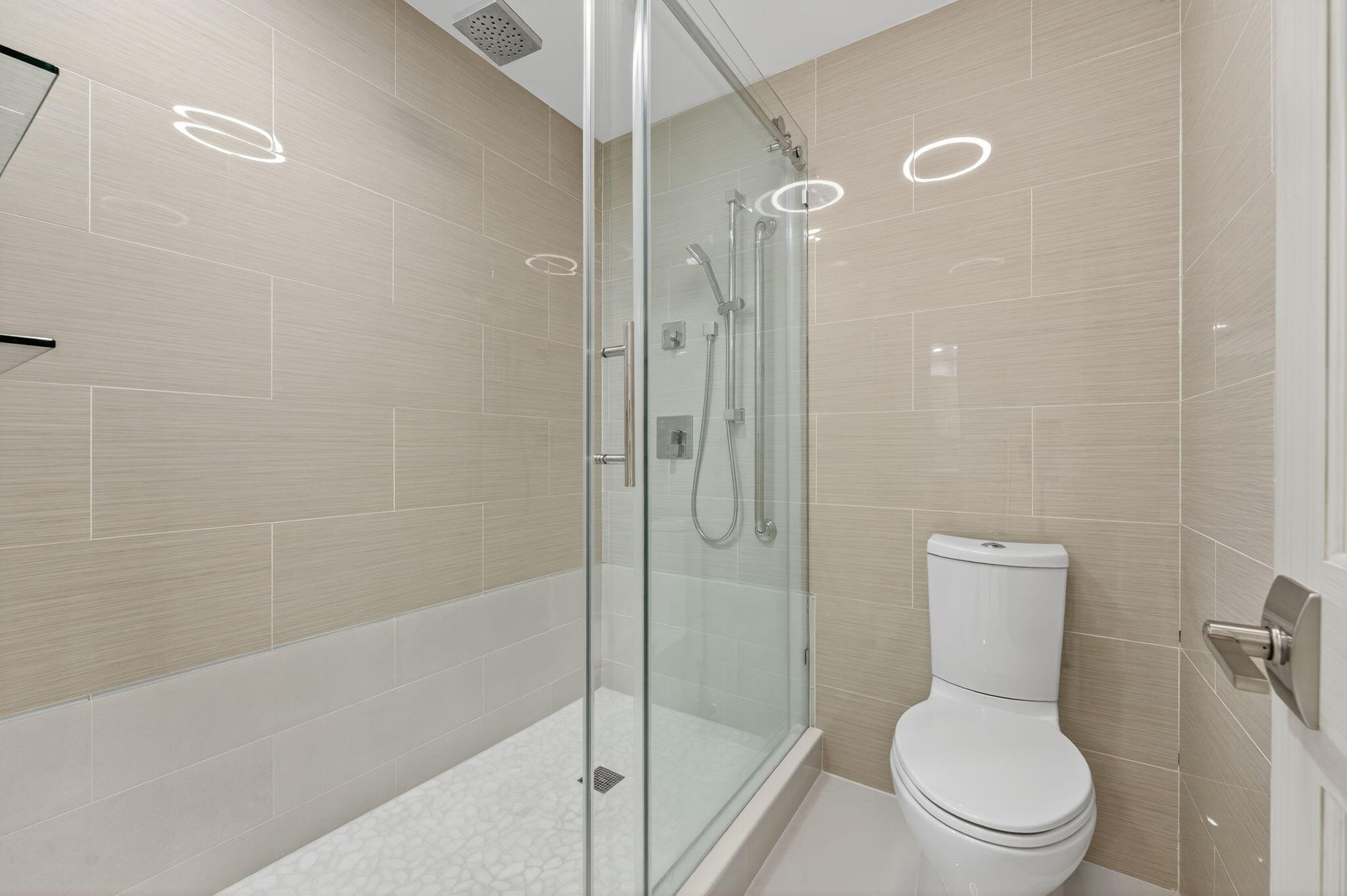 8450 Casa Del Lago J