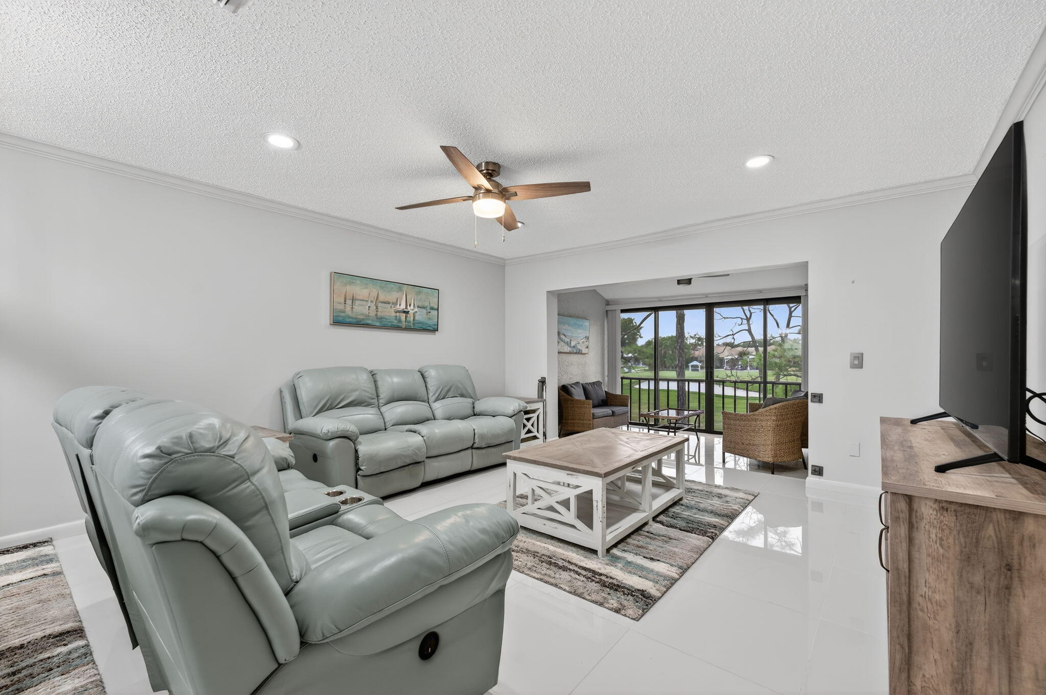8450 Casa Del Lago J