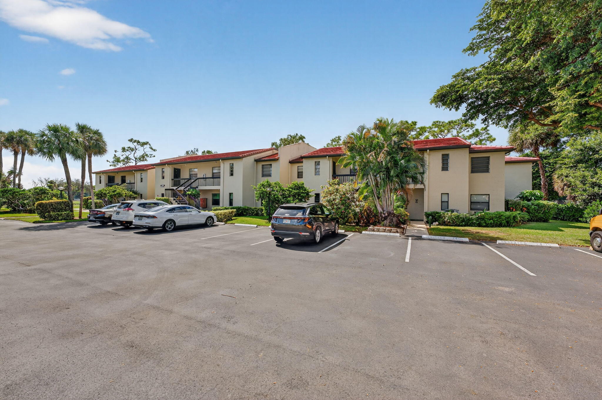 8450 Casa Del Lago J