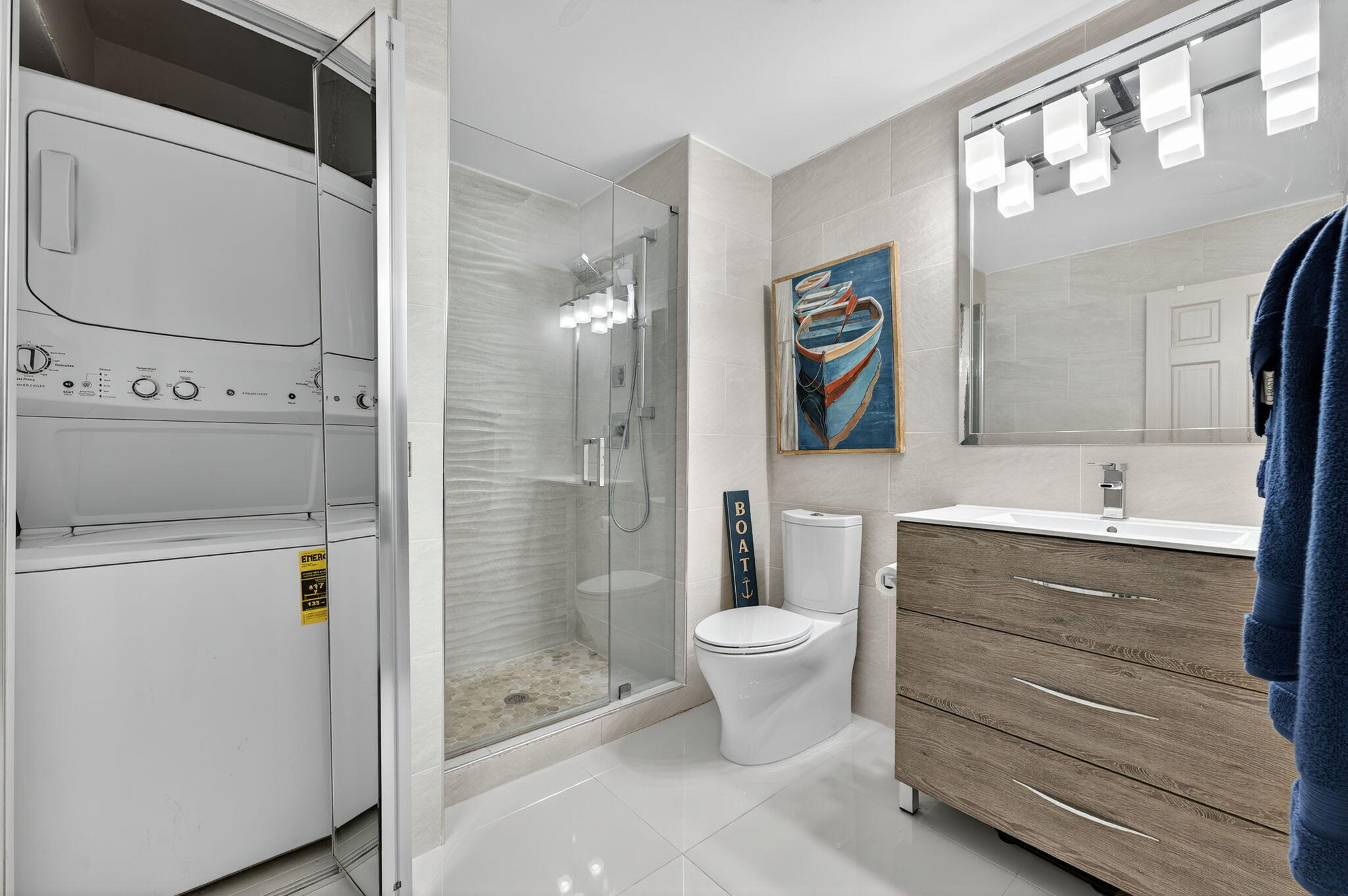 8450 Casa Del Lago J