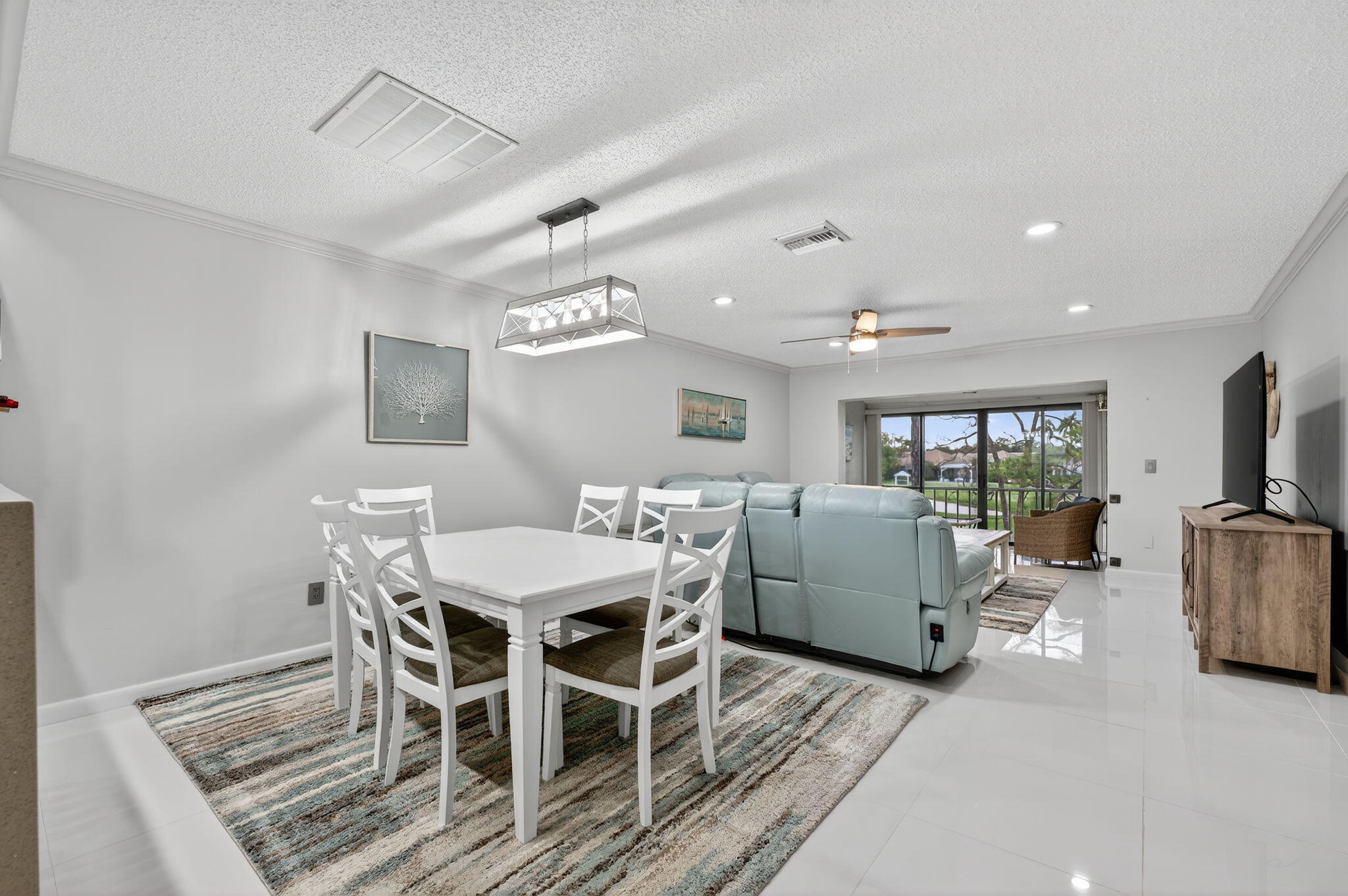 8450 Casa Del Lago J