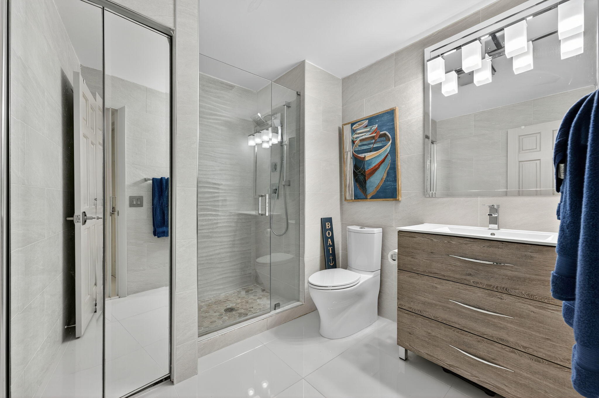 8450 Casa Del Lago J