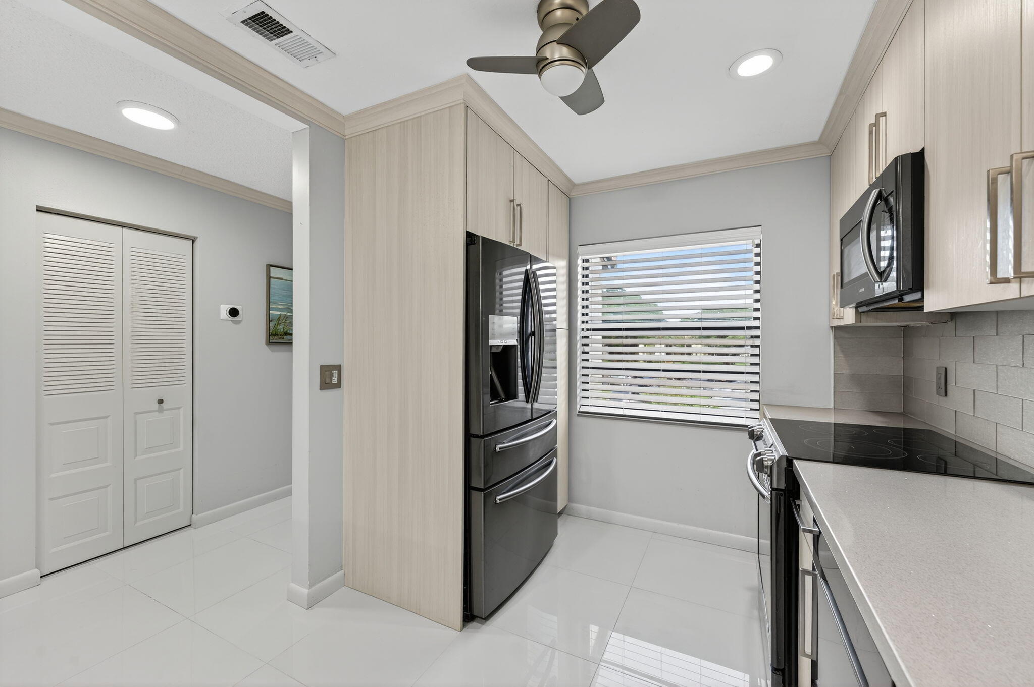 8450 Casa Del Lago J
