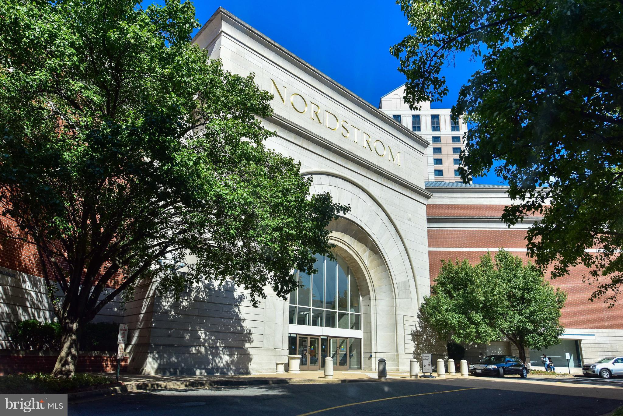 1805 Crystal Dr #208s