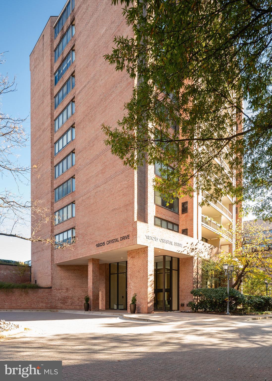 1805 Crystal Dr #208s