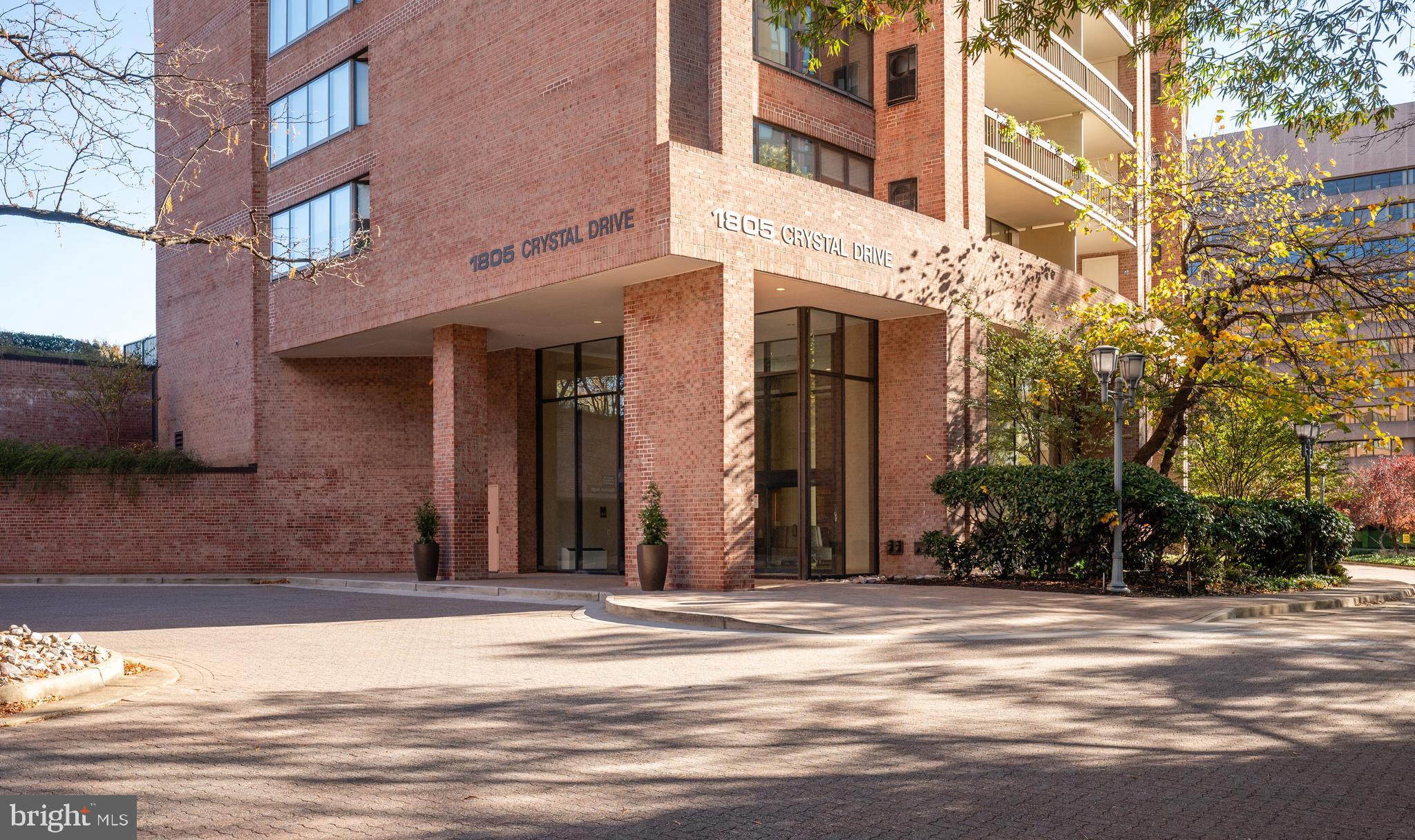 1805 Crystal Dr #208s