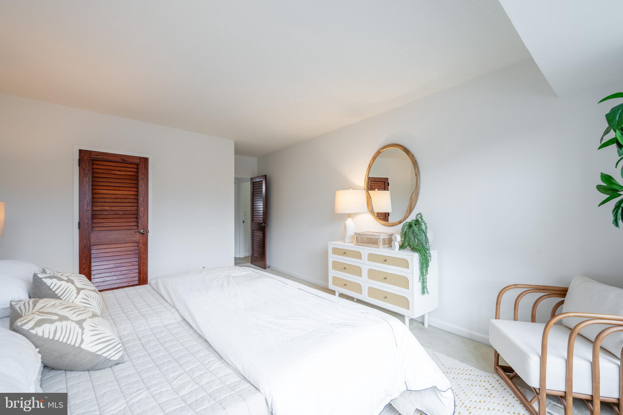 1805 Crystal Dr #208s