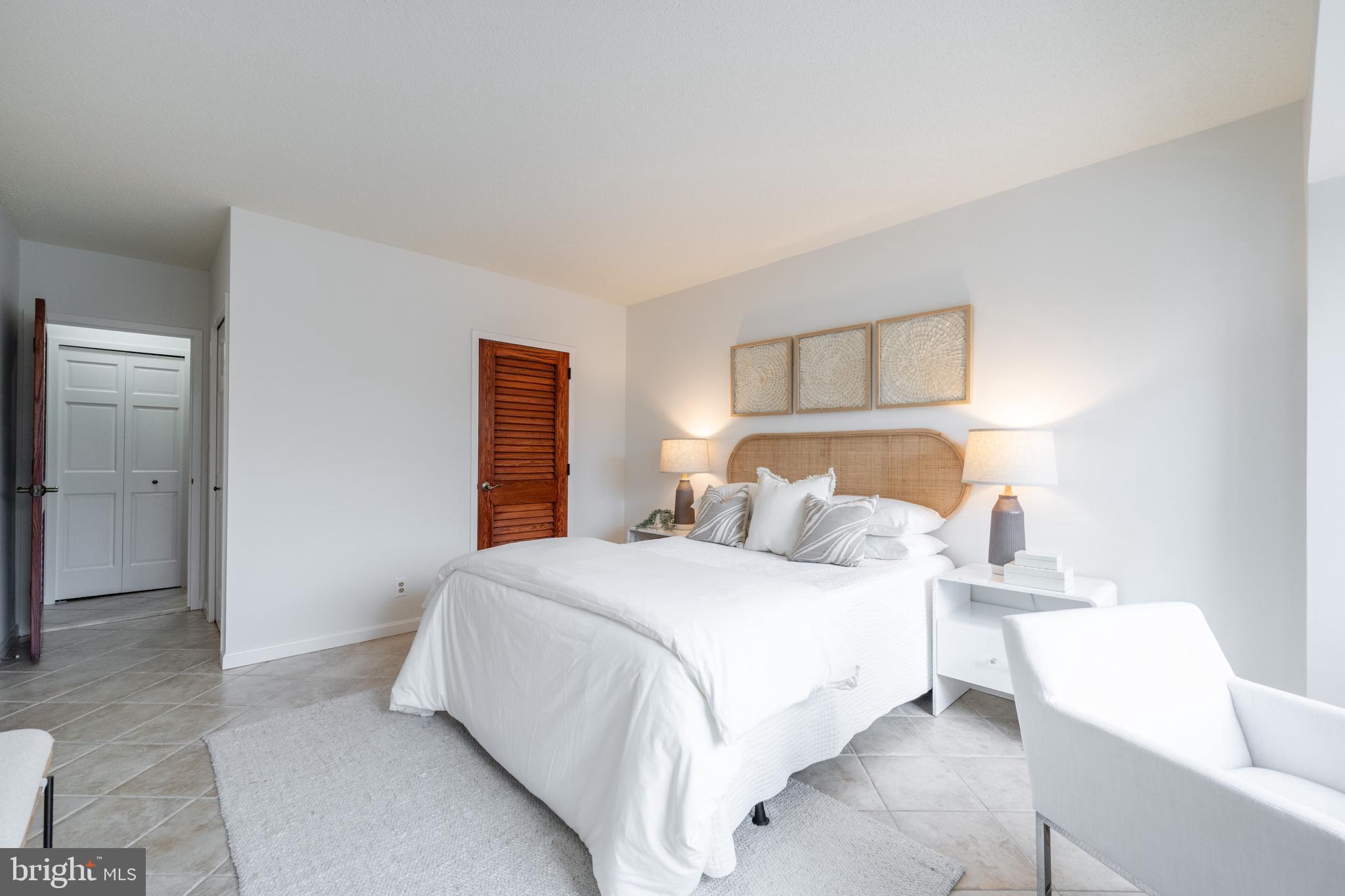 1805 Crystal Dr #208s