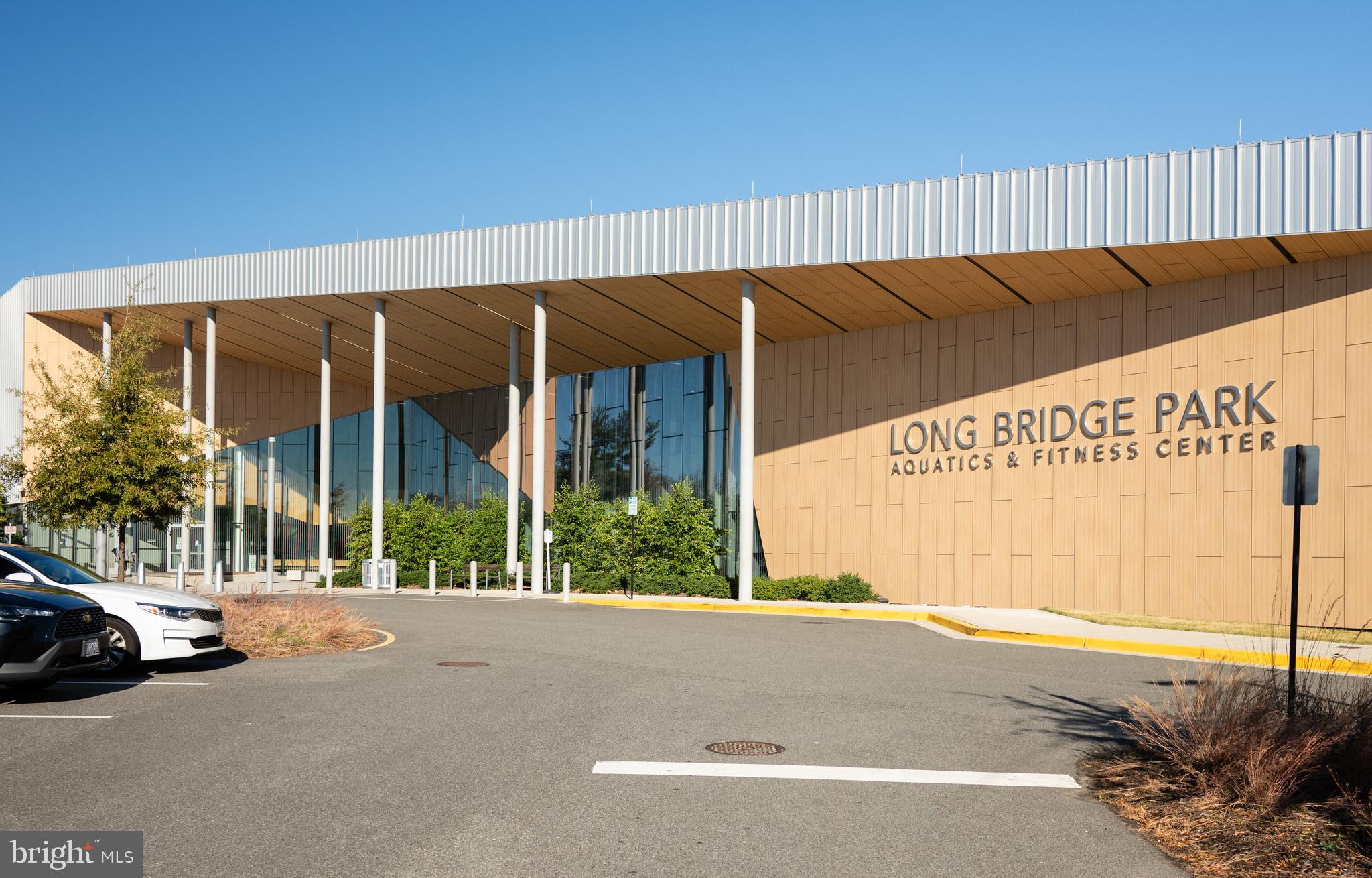 1805 Crystal Dr #208s