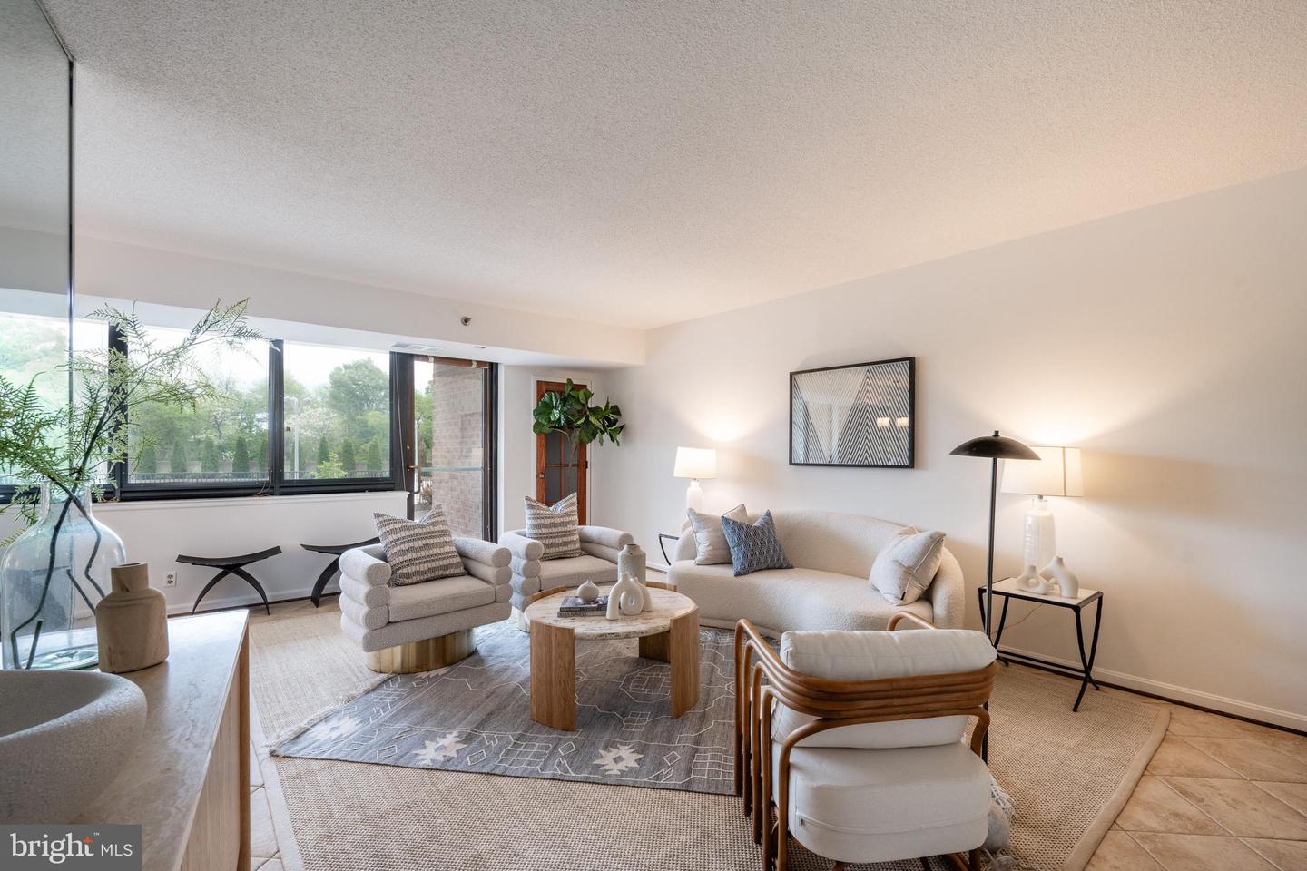 1805 Crystal Dr #208s