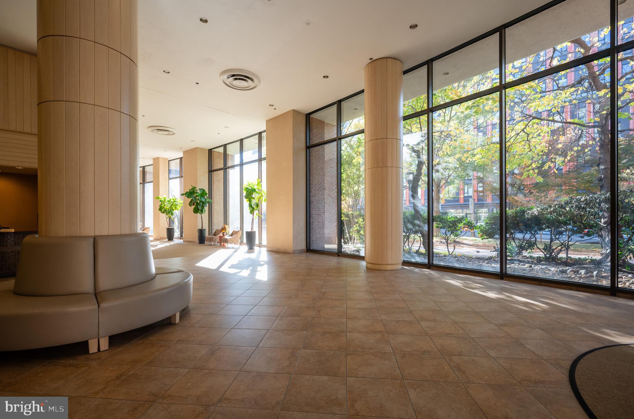 1805 Crystal Dr #208s