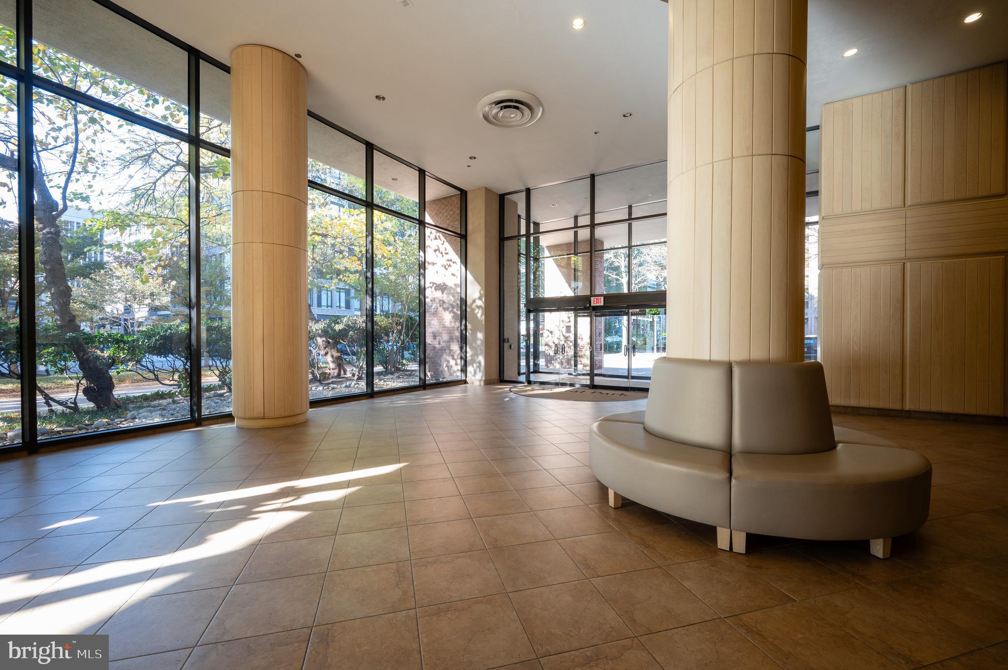 1805 Crystal Dr #208s