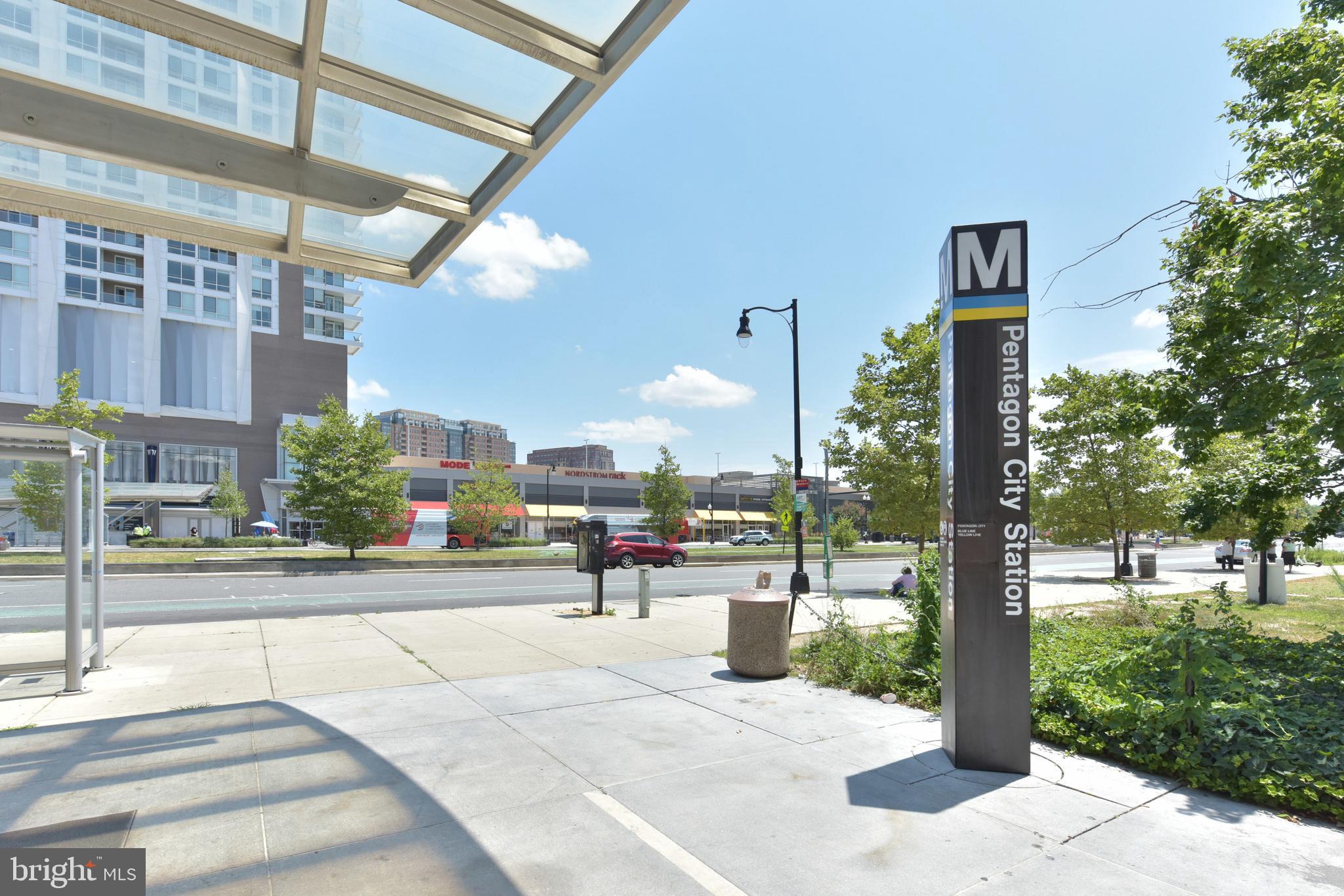 1805 Crystal Dr #208s