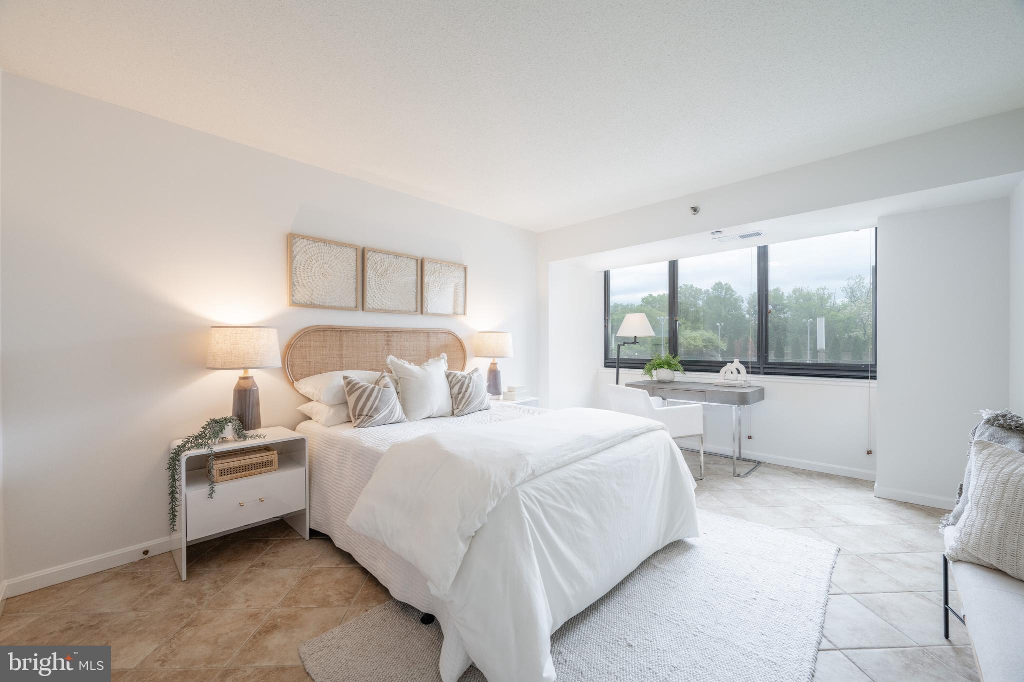 1805 Crystal Dr #208s