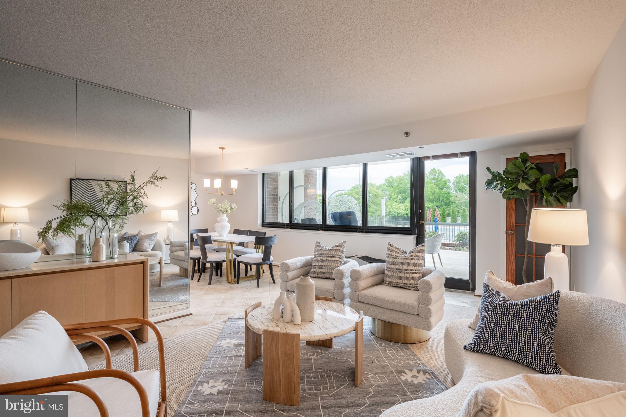 1805 Crystal Dr #208s