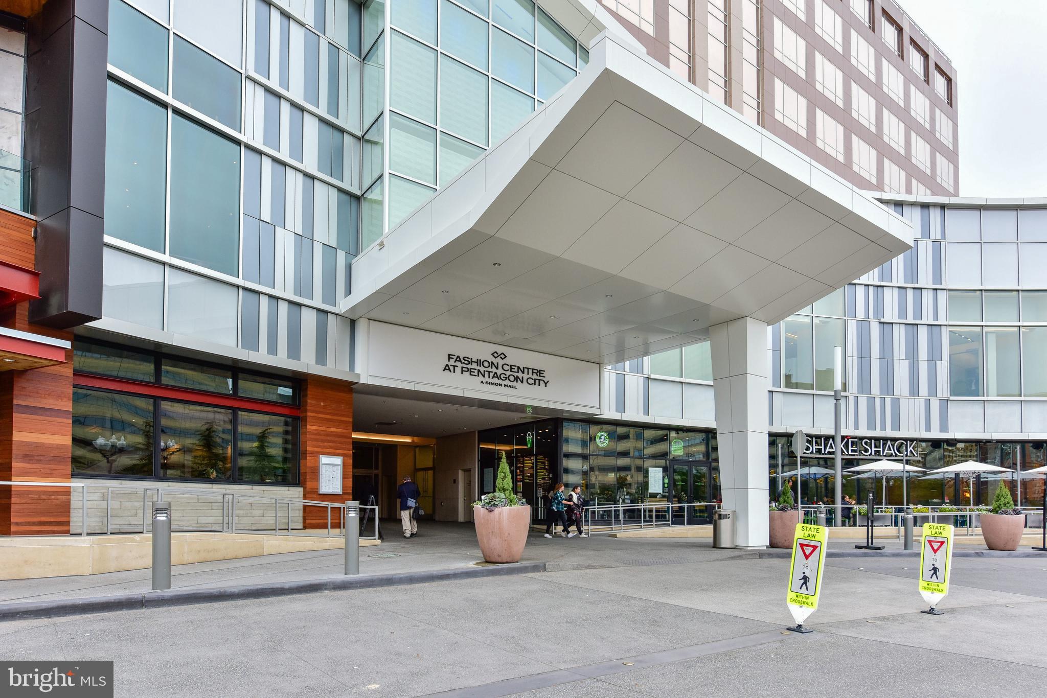 1805 Crystal Dr #208s