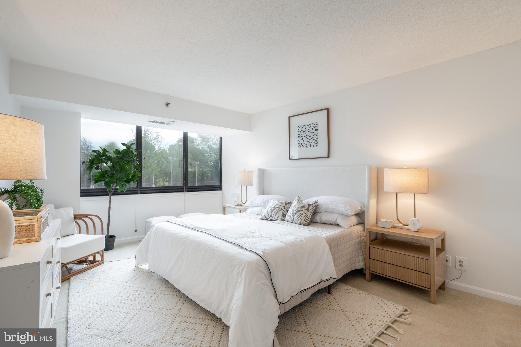 1805 Crystal Dr #208s