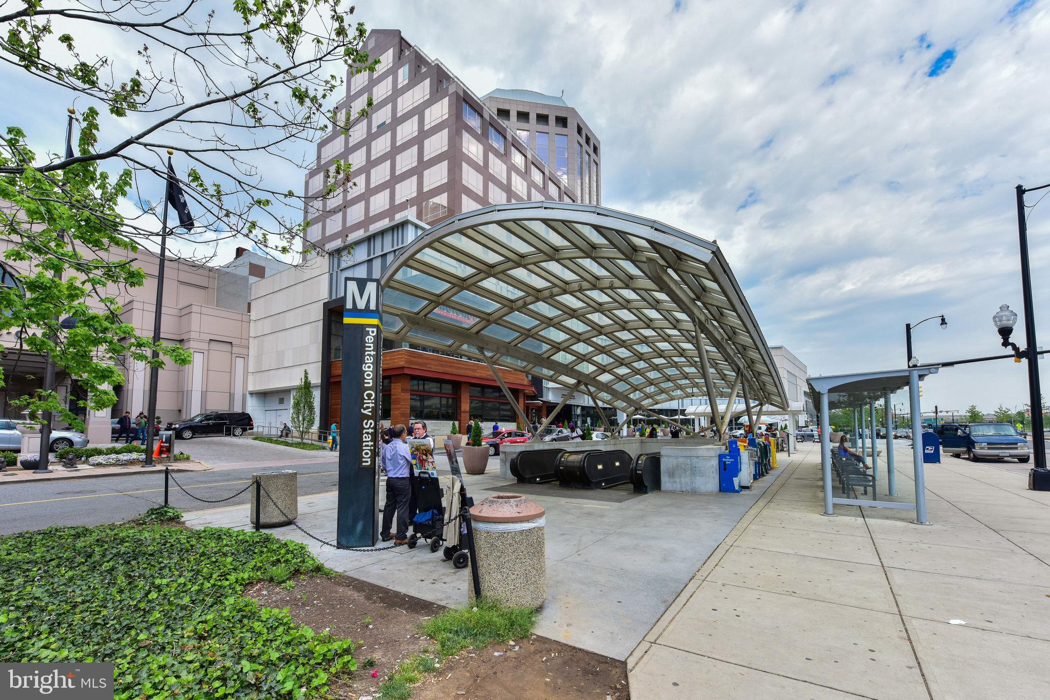 1805 Crystal Dr #208s