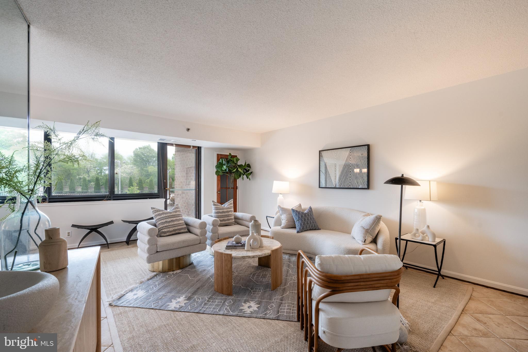 1805 Crystal Dr #208s