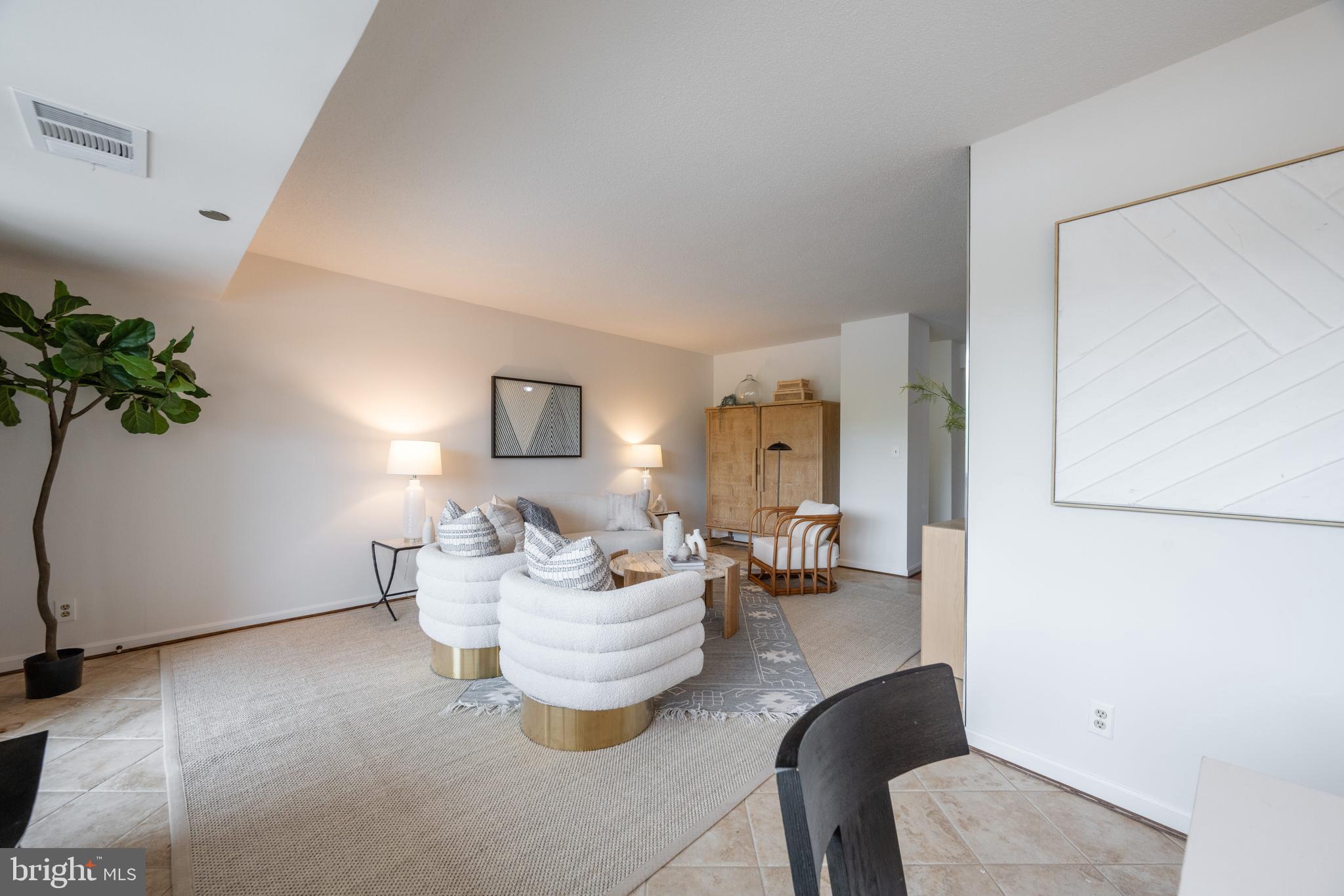 1805 Crystal Dr #208s