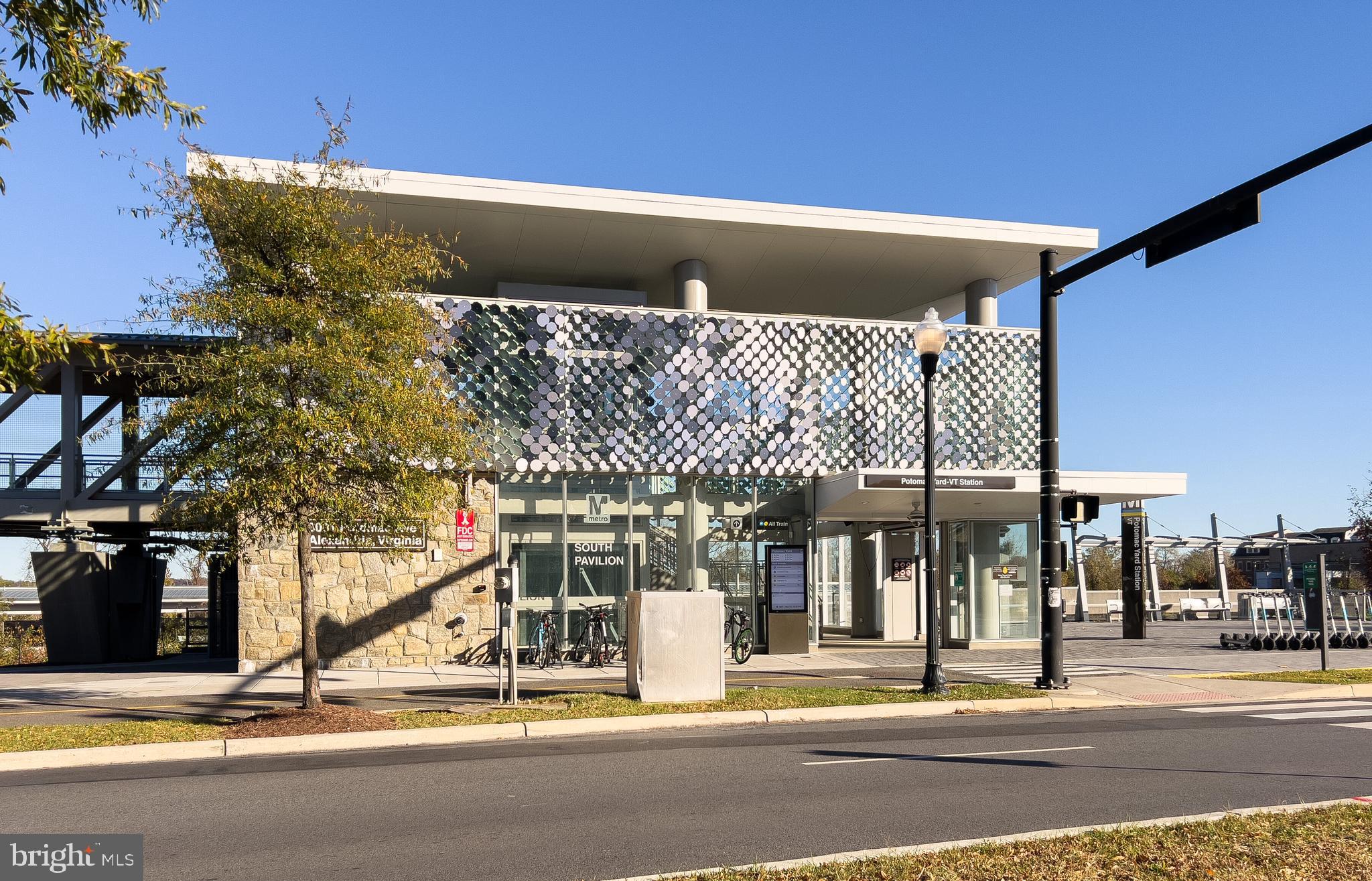 1805 Crystal Dr #208s