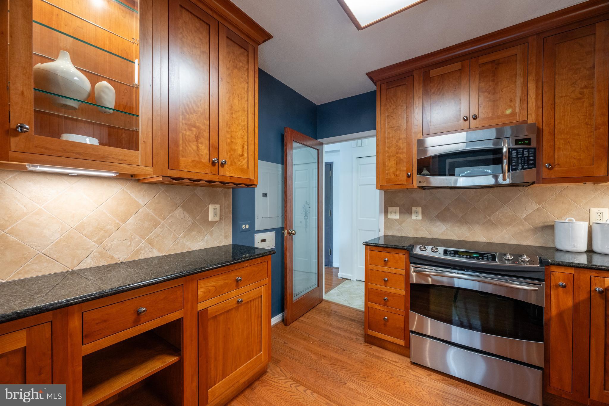 1805 Crystal Dr #208s