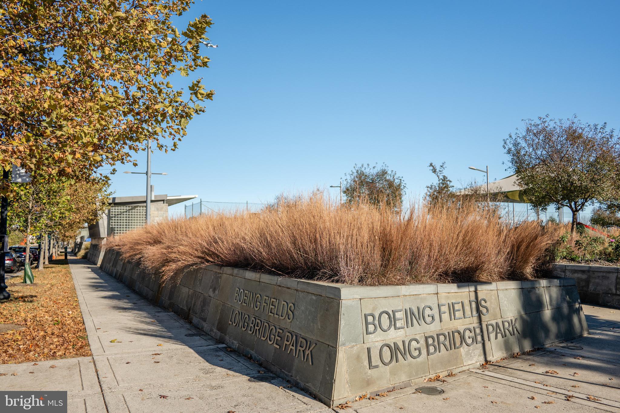 1805 Crystal Dr #208s