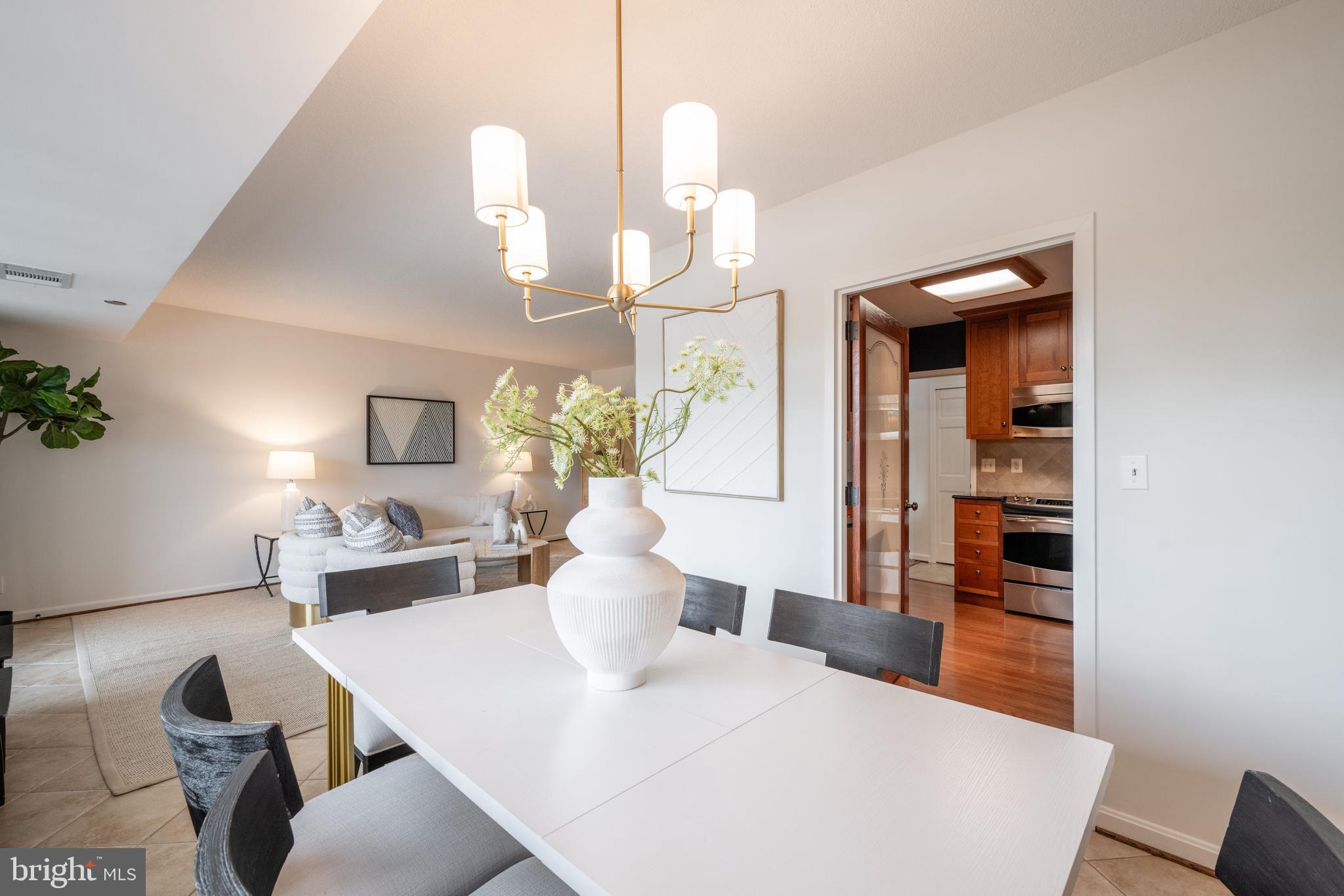 1805 Crystal Dr #208s