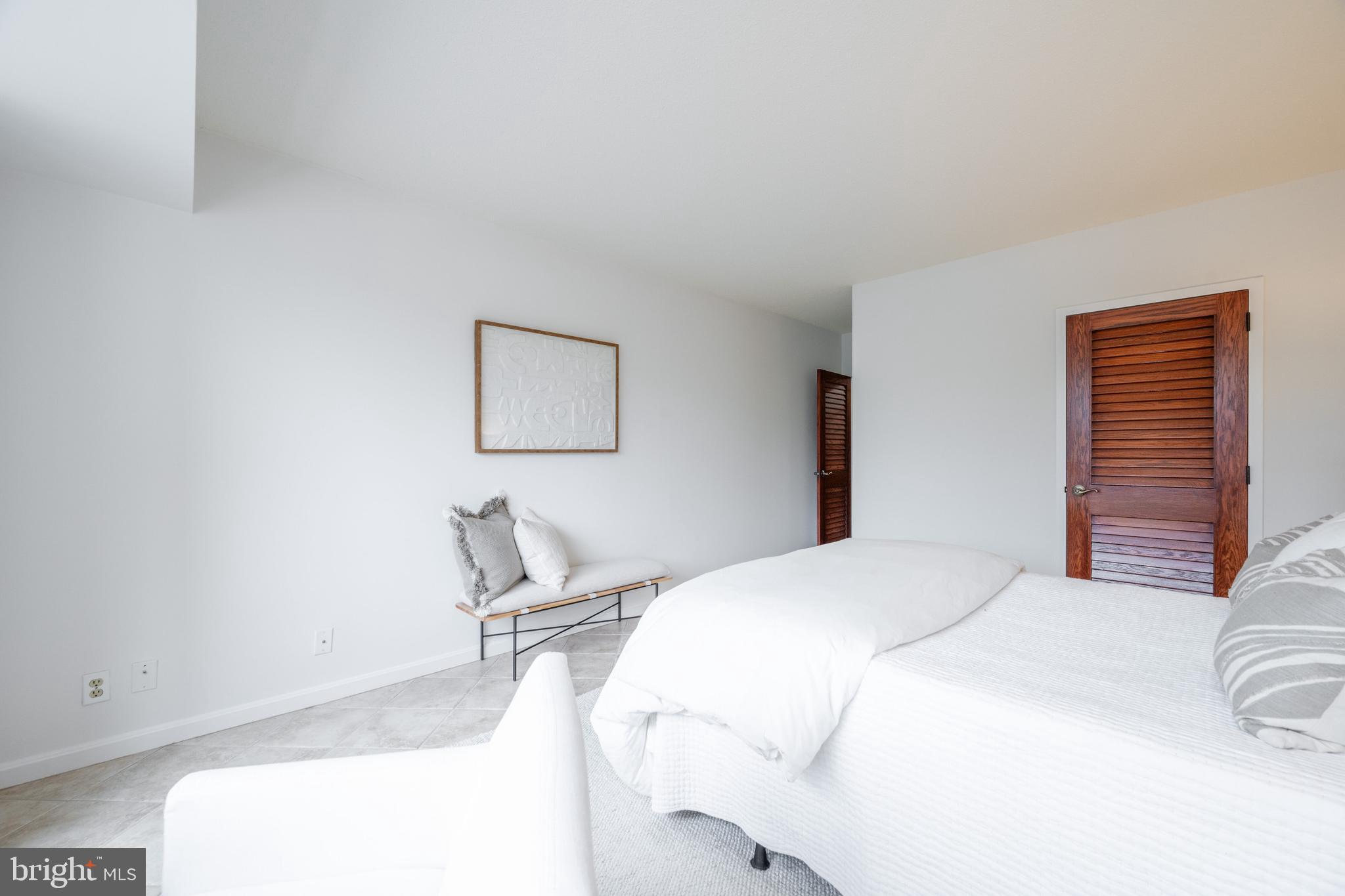 1805 Crystal Dr #208s