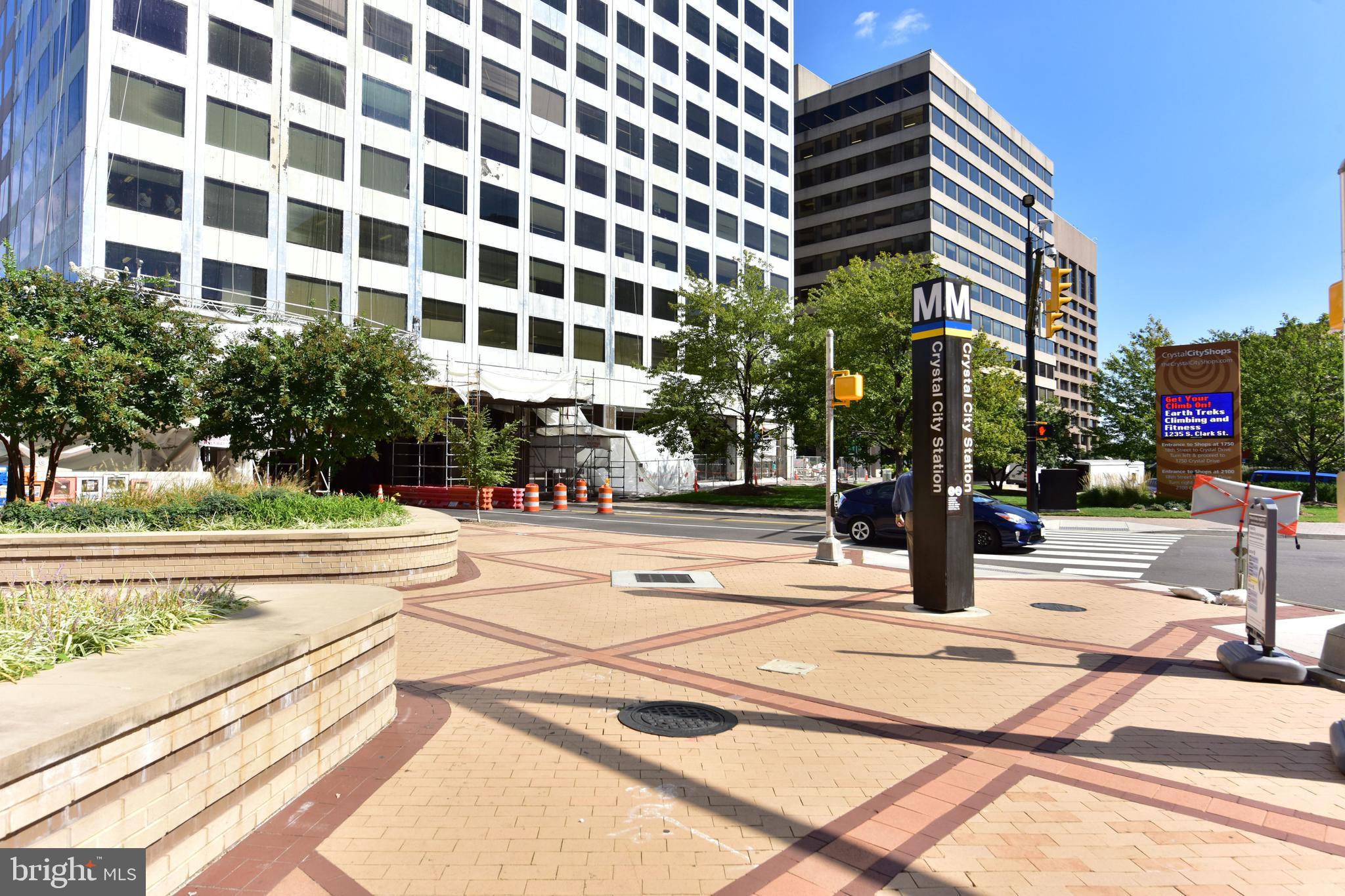 1805 Crystal Dr #208s