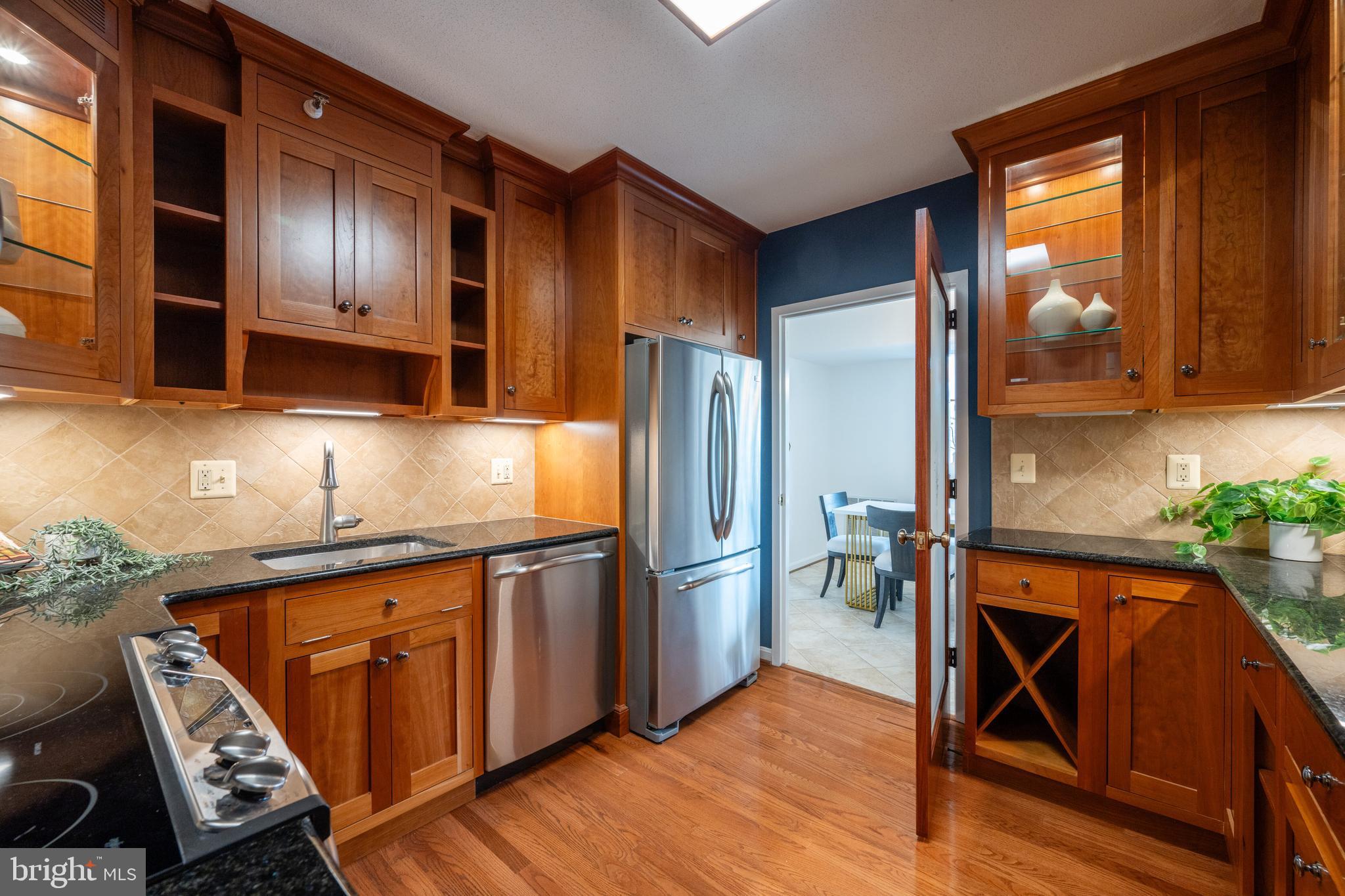 1805 Crystal Dr #208s