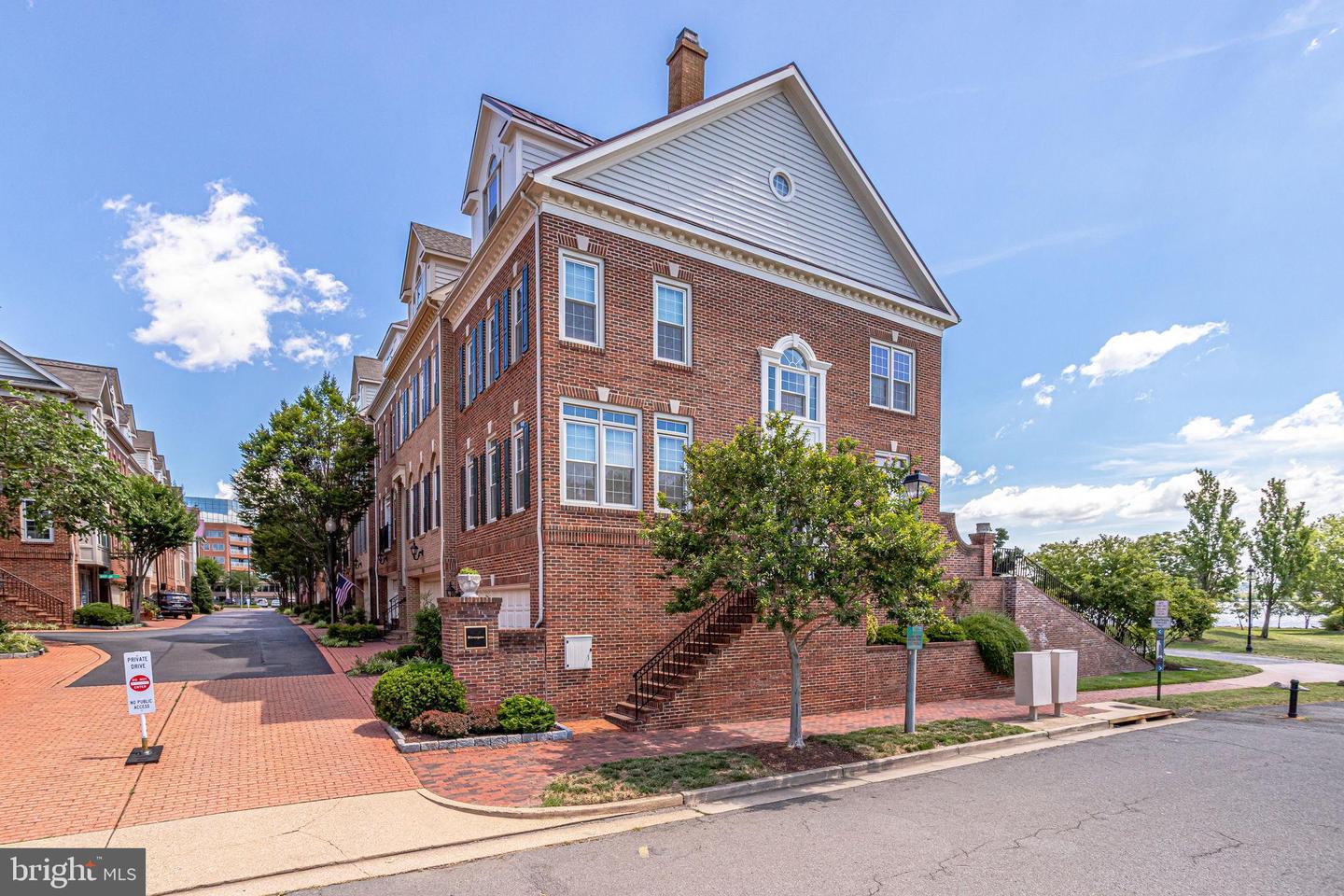 801 RIVERGATE PL