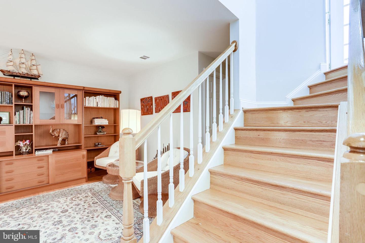 801 RIVERGATE PL